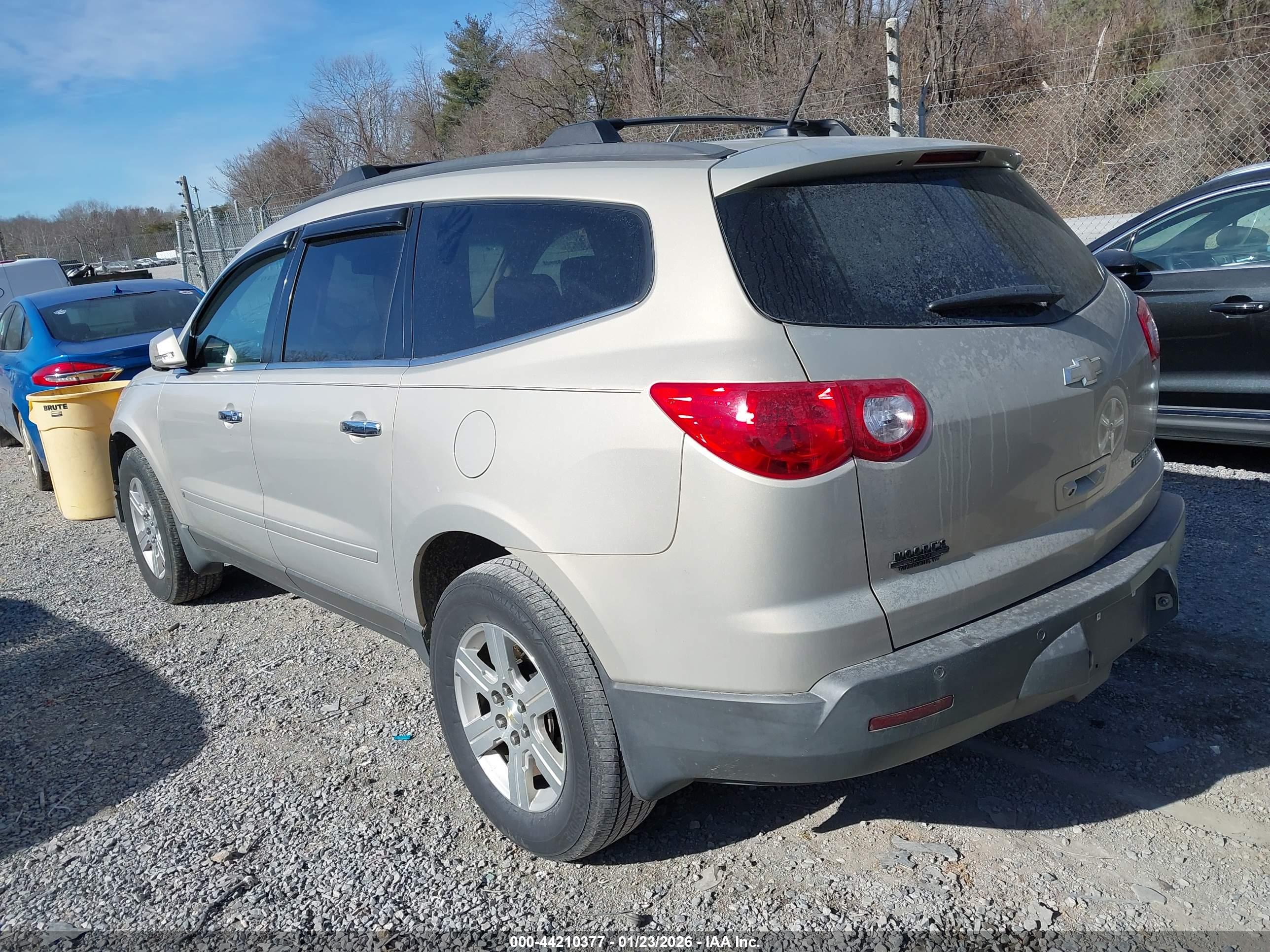 CHEVROLET TRAVERSE image 3