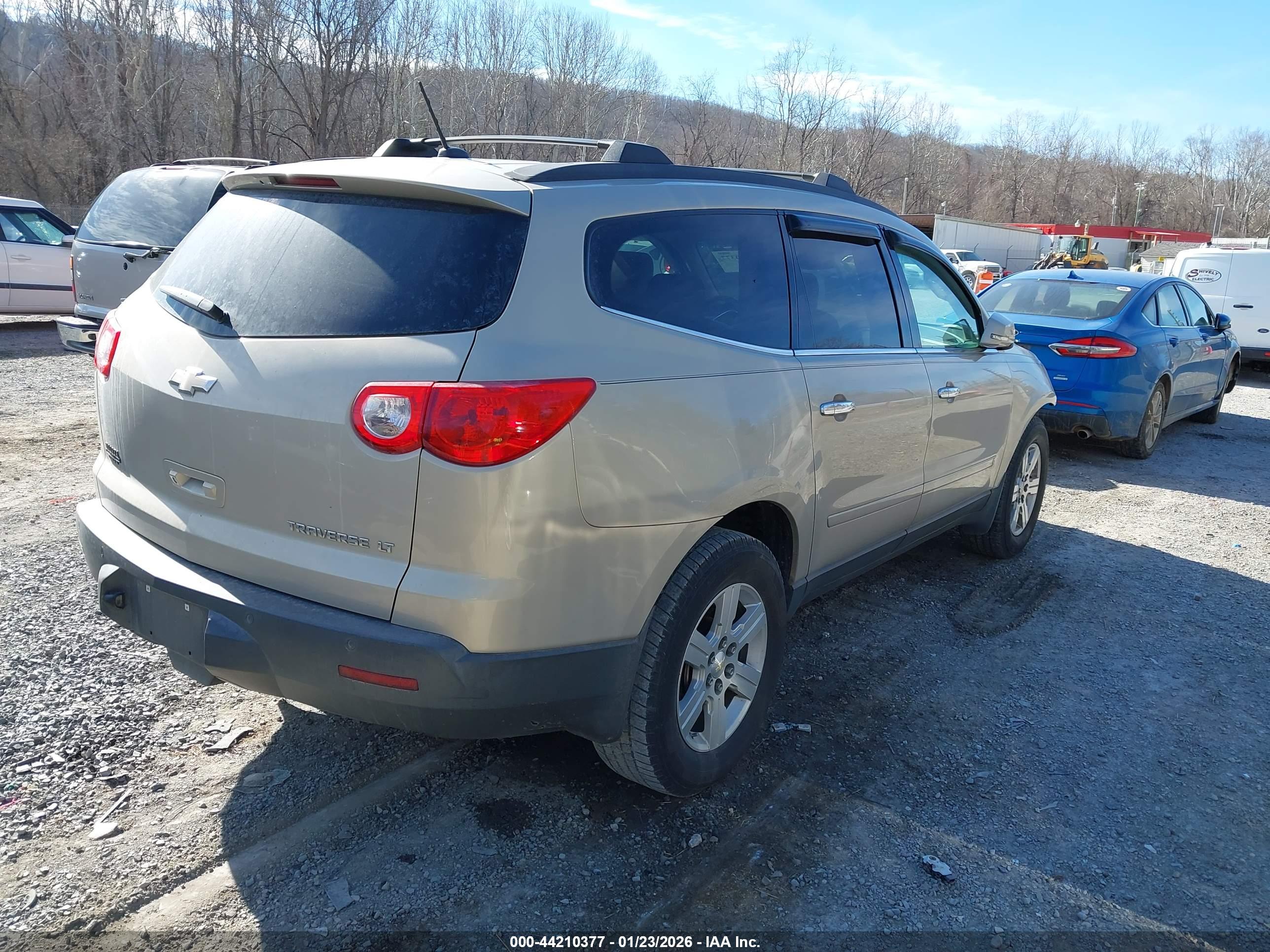 CHEVROLET TRAVERSE image 4
