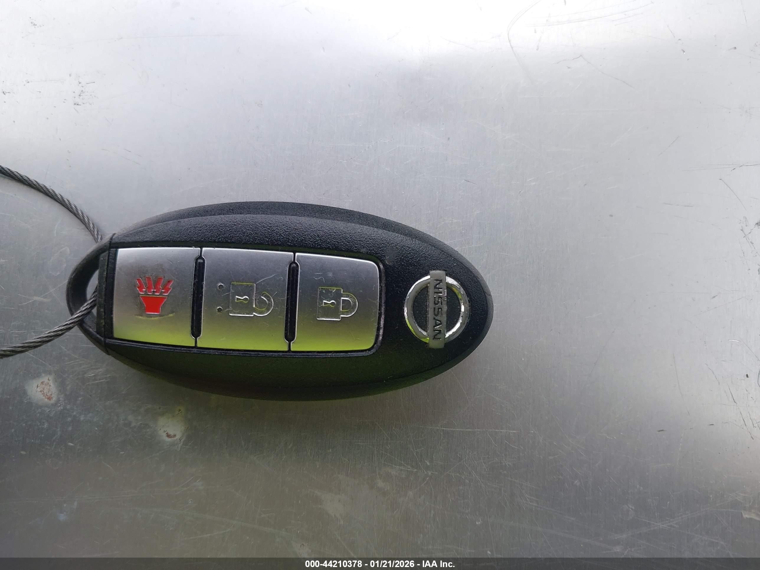 NISSAN LEAF image 11