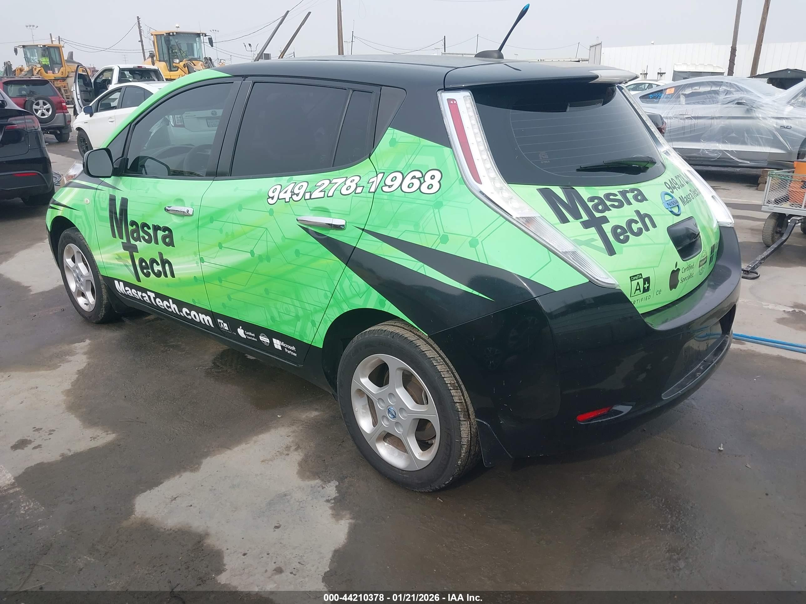 NISSAN LEAF image 3