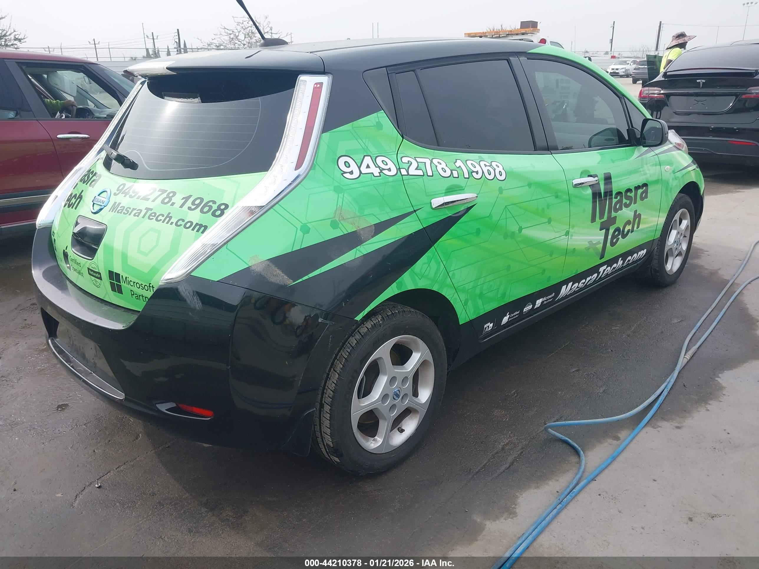 NISSAN LEAF image 4