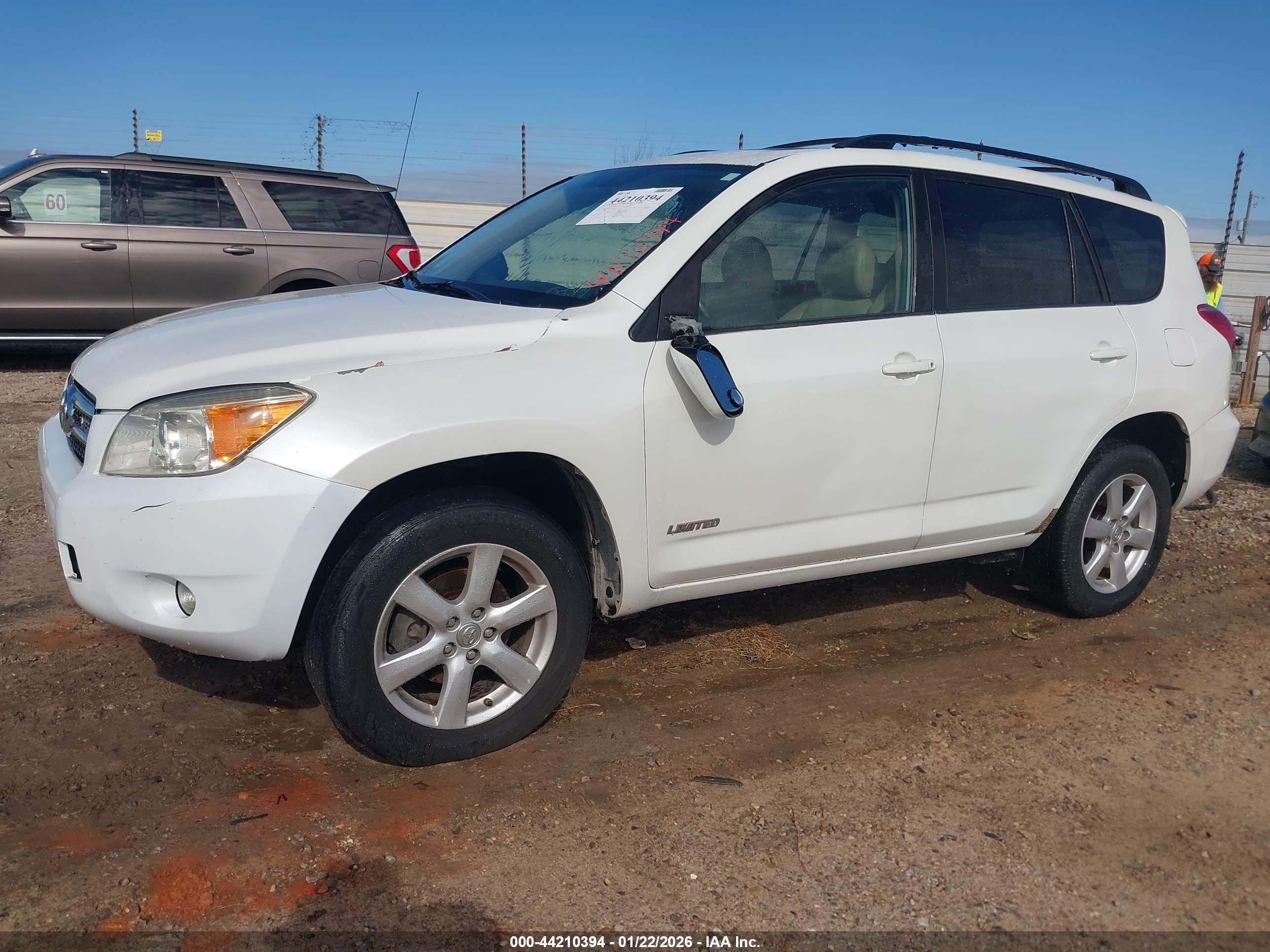 TOYOTA RAV4 image 2