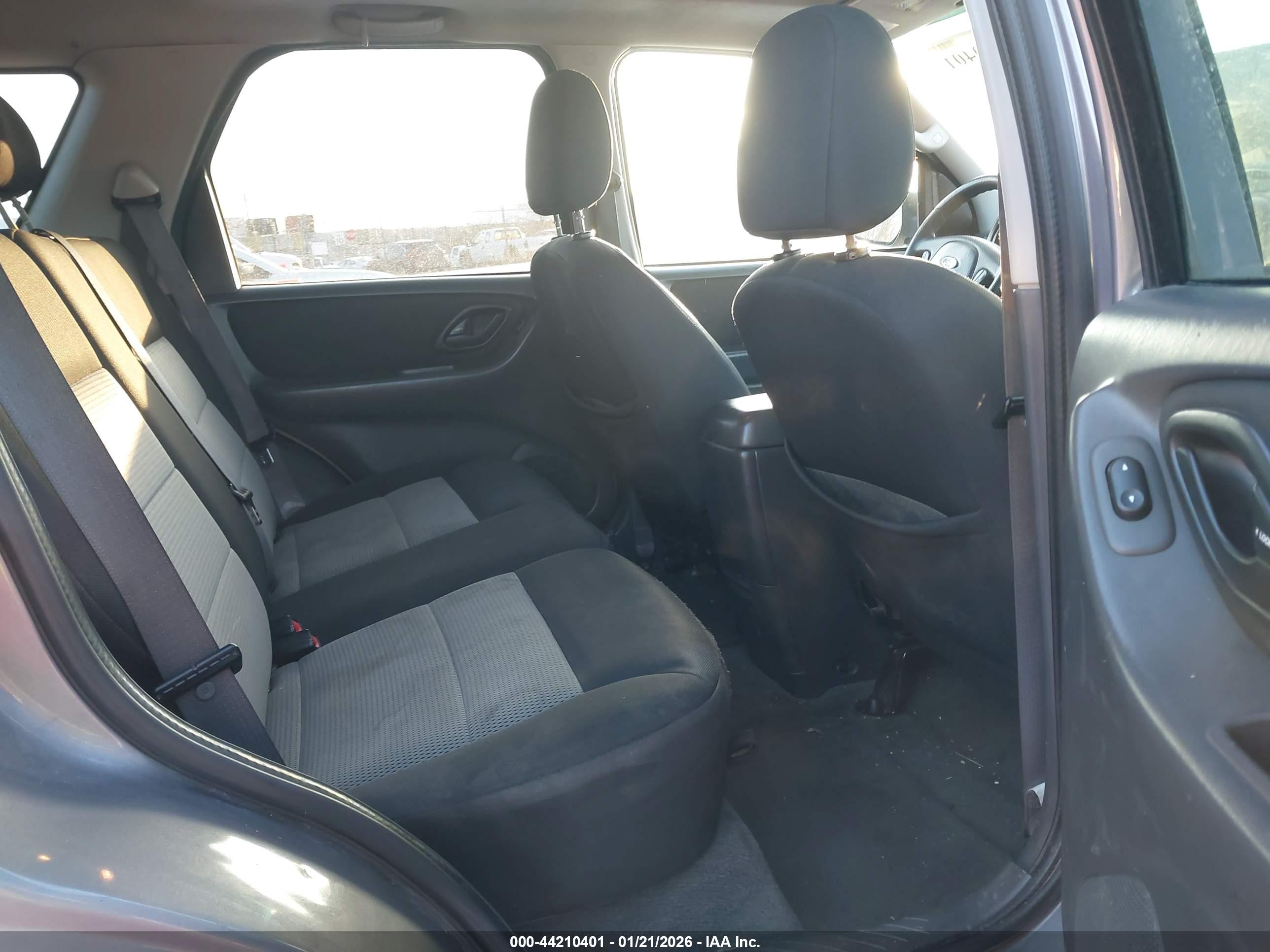 FORD ESCAPE image 8