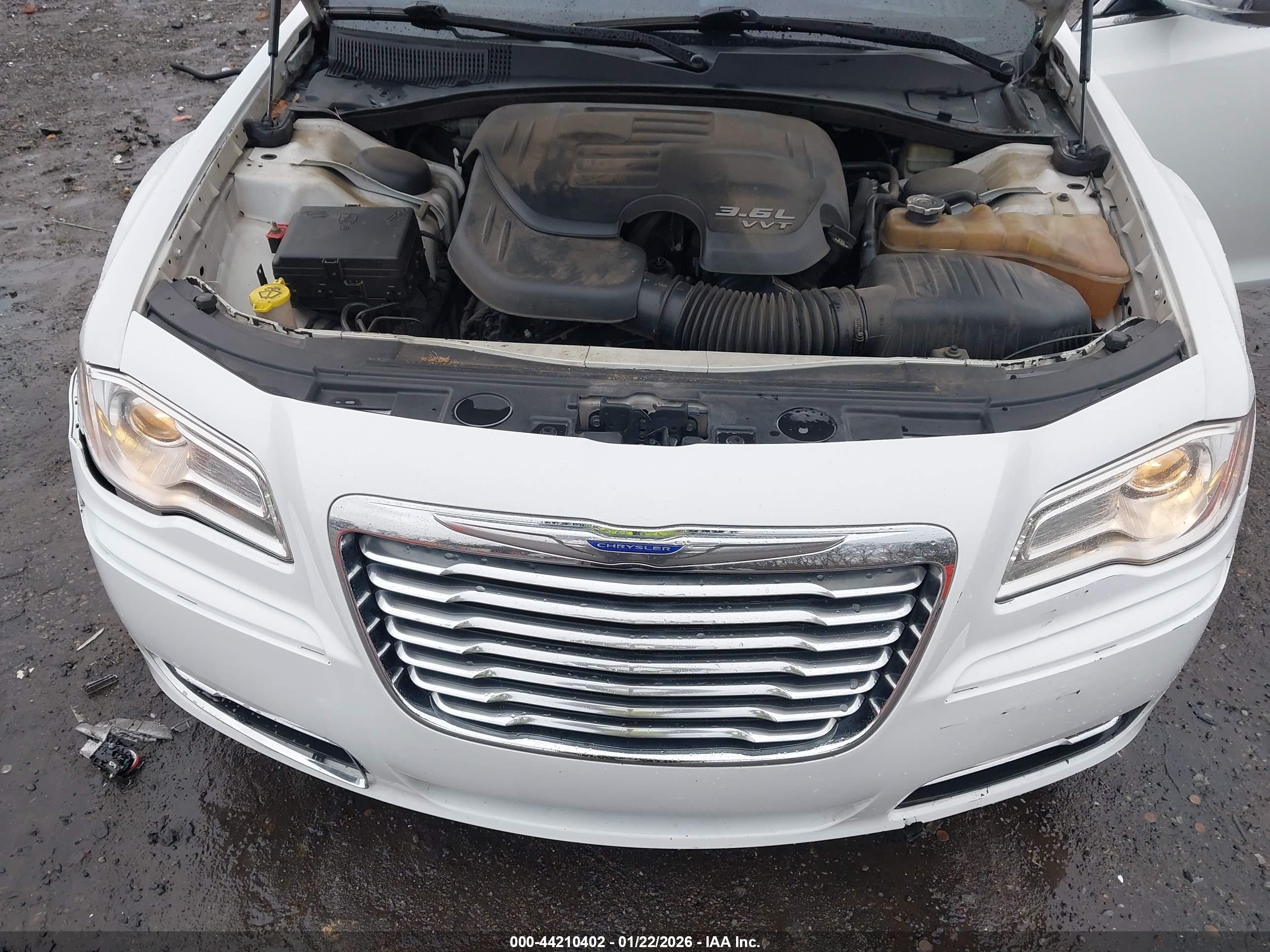 CHRYSLER 300 image 10