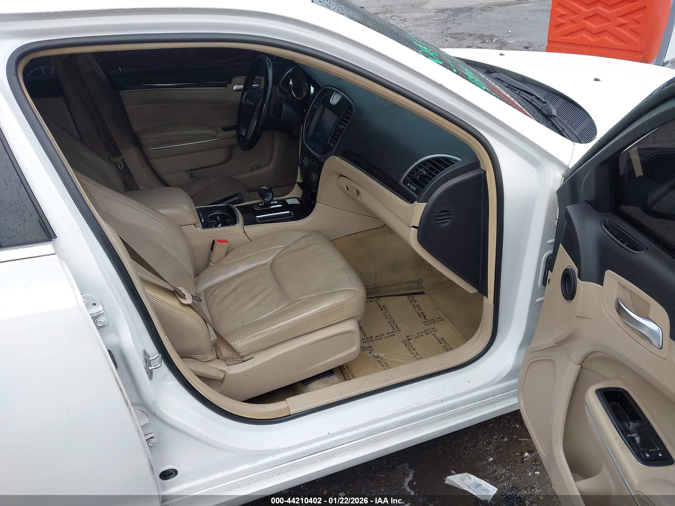 CHRYSLER 300 image 5