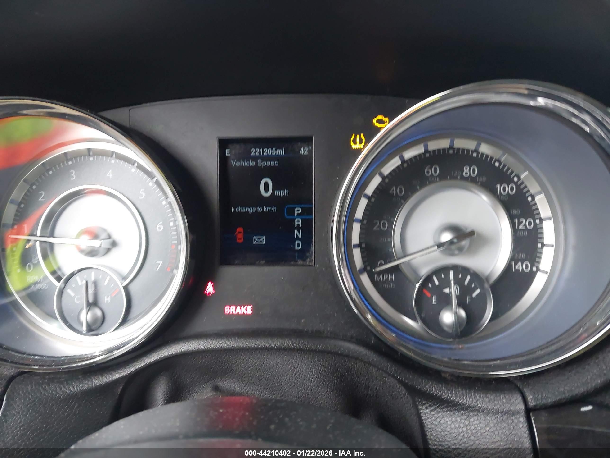 CHRYSLER 300 image 7