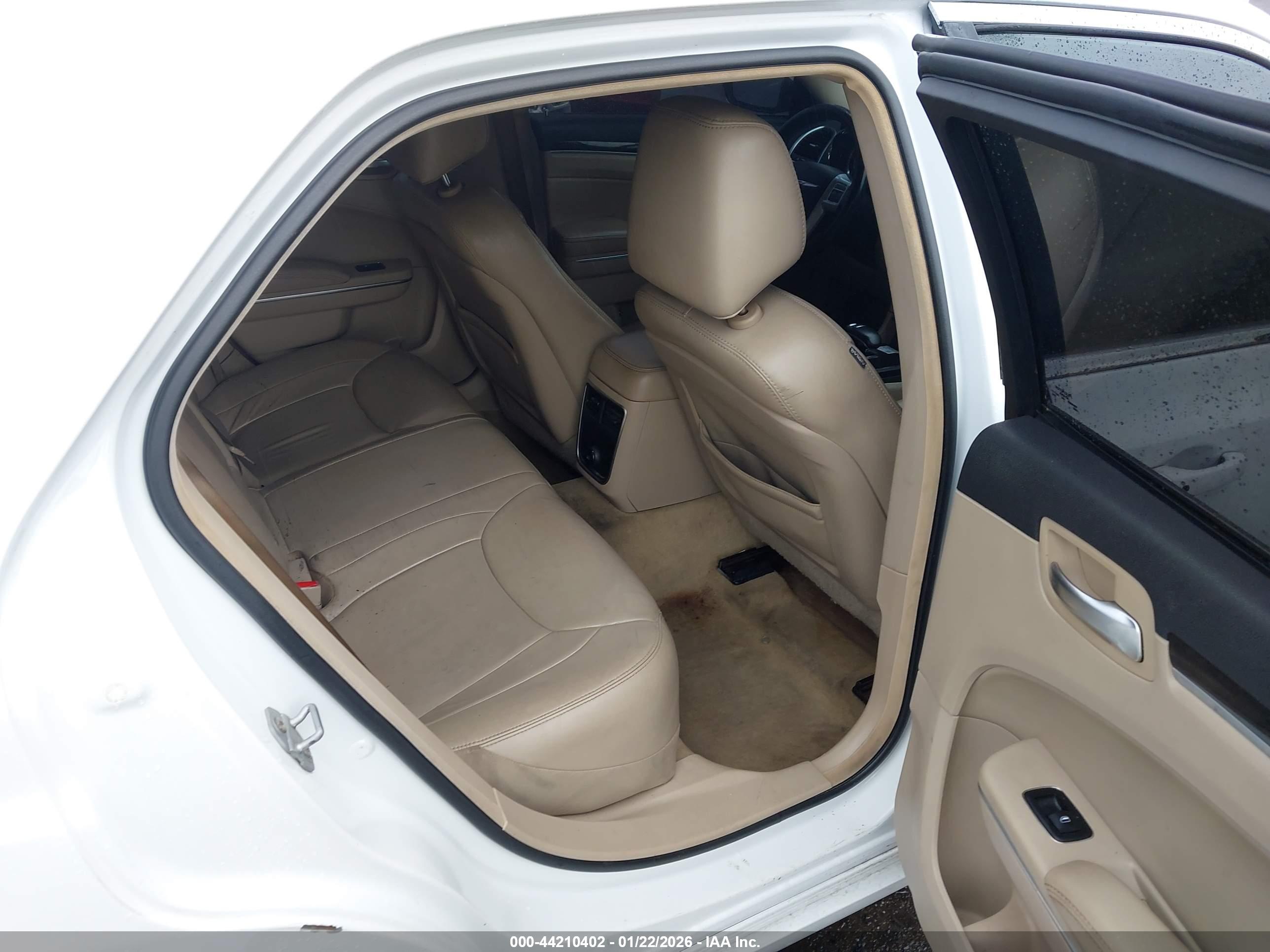 CHRYSLER 300 image 8