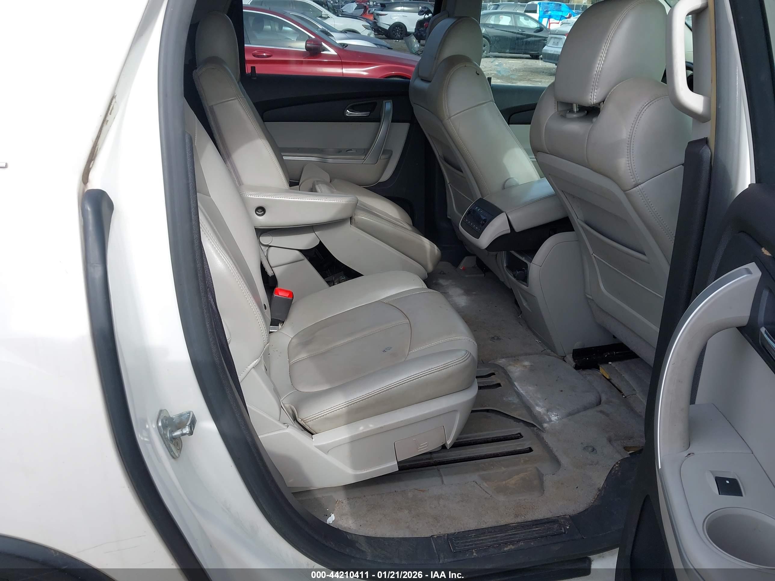 GMC ACADIA image 8