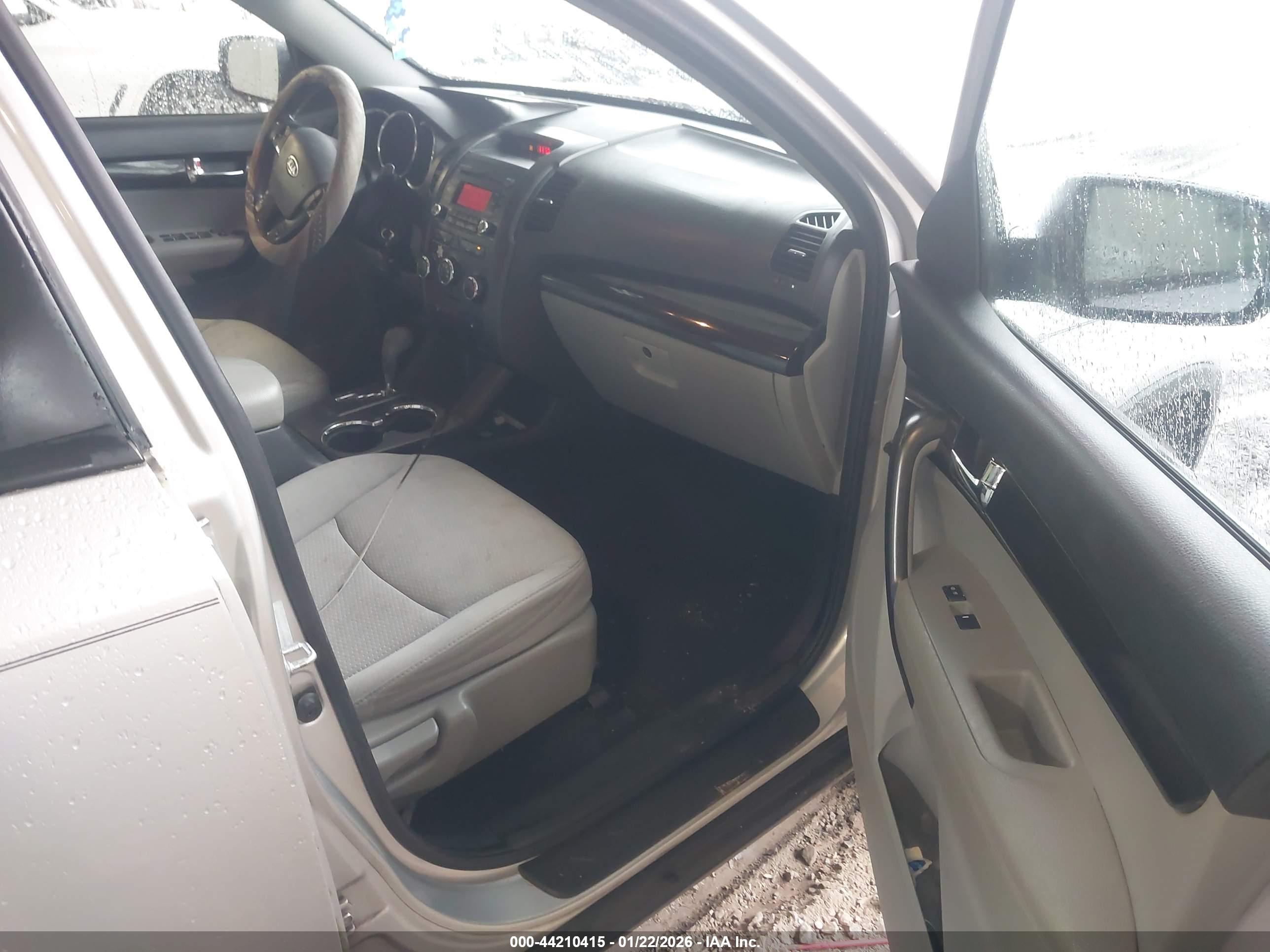 KIA SORENTO image 5