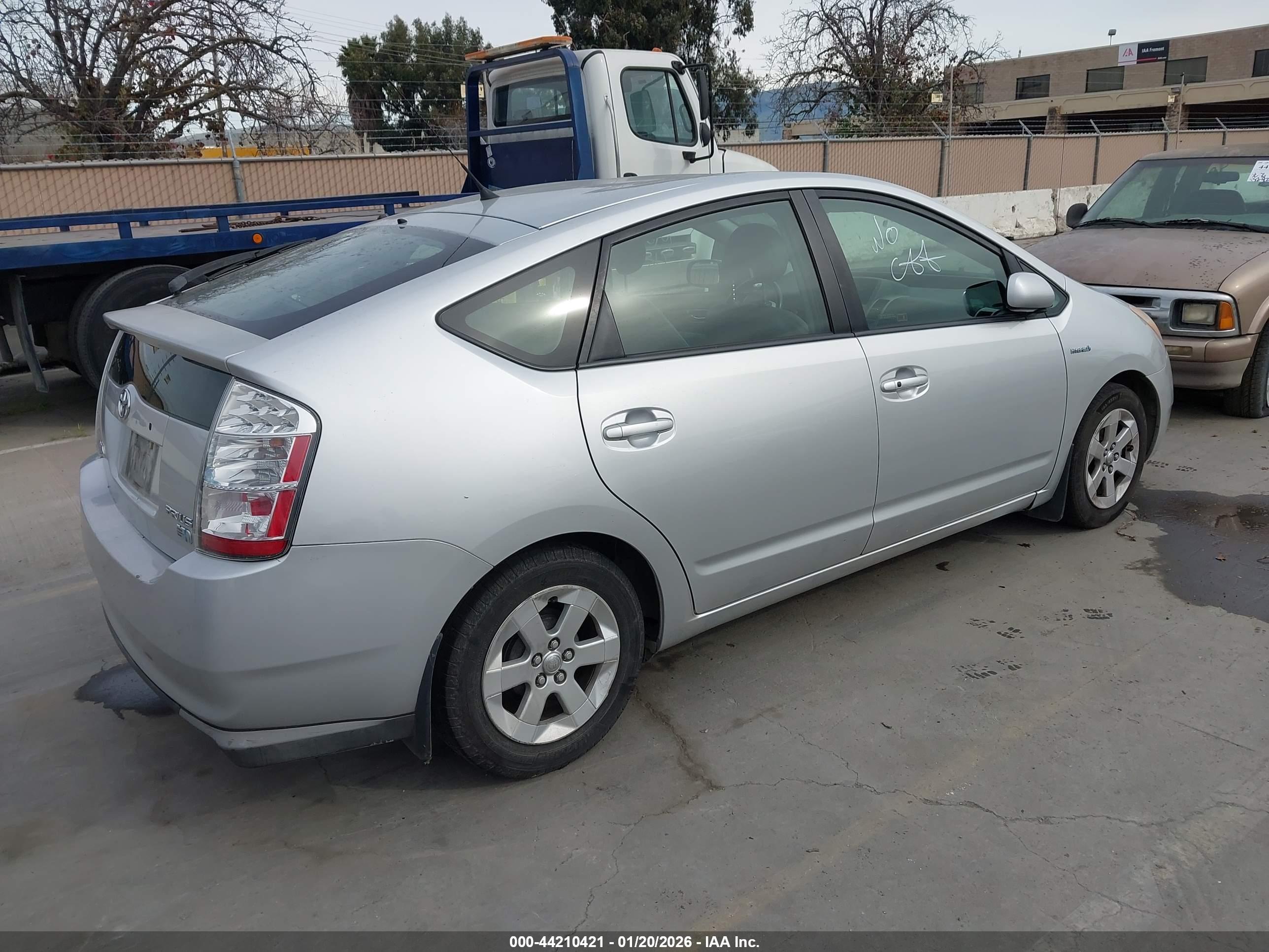 TOYOTA PRIUS image 4