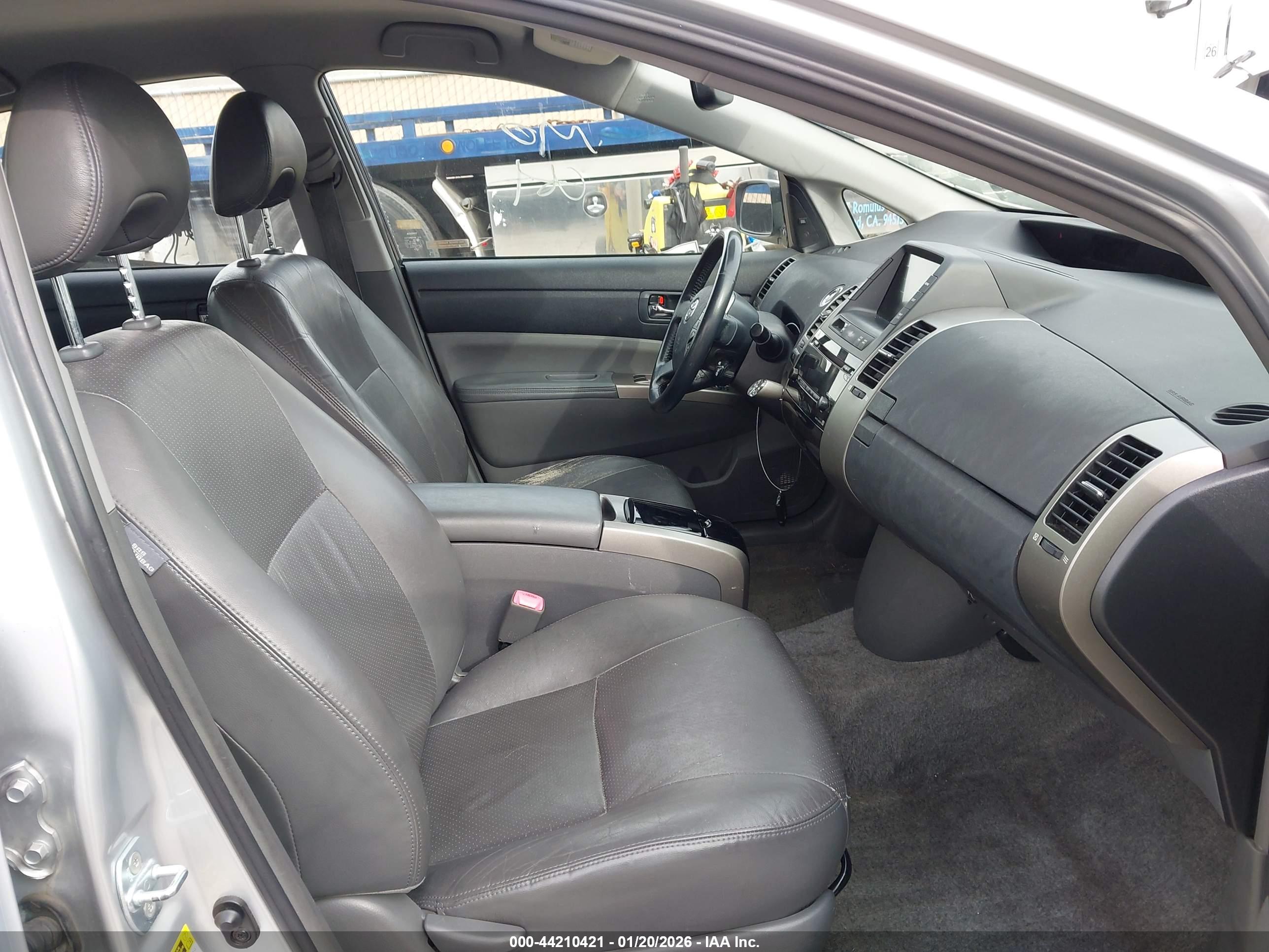 TOYOTA PRIUS image 5