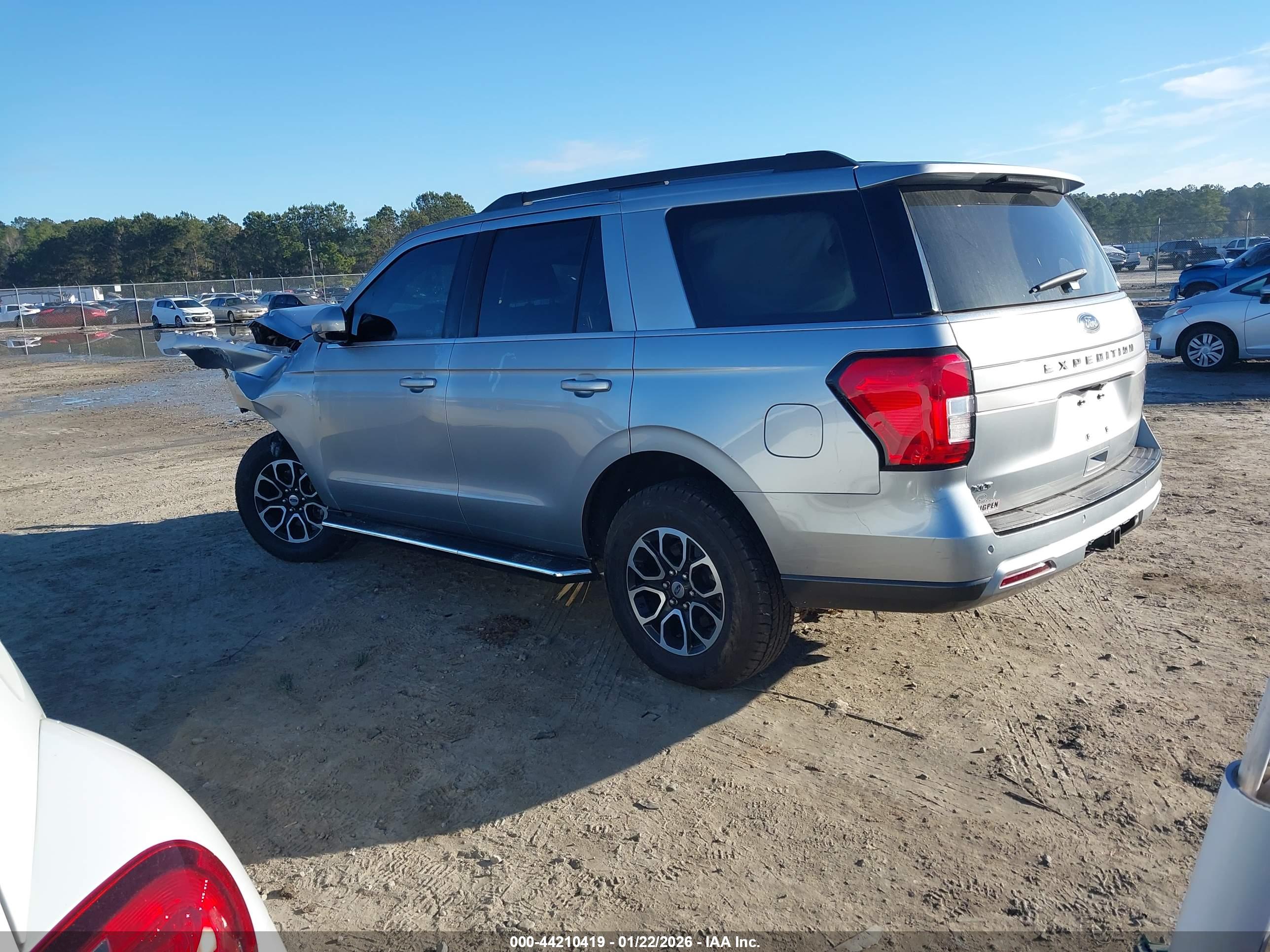 FORD EXPEDITION image 3