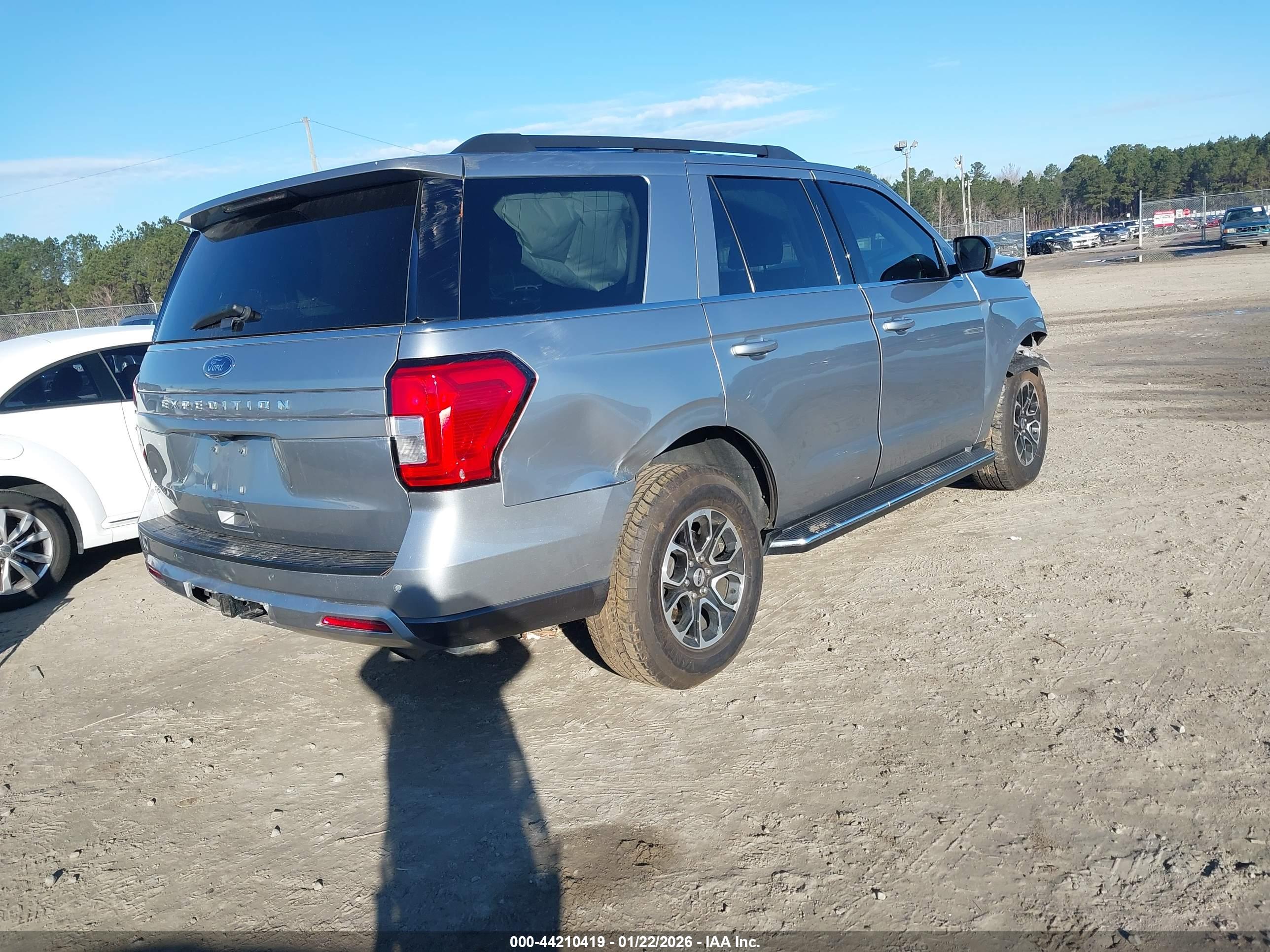 FORD EXPEDITION image 4