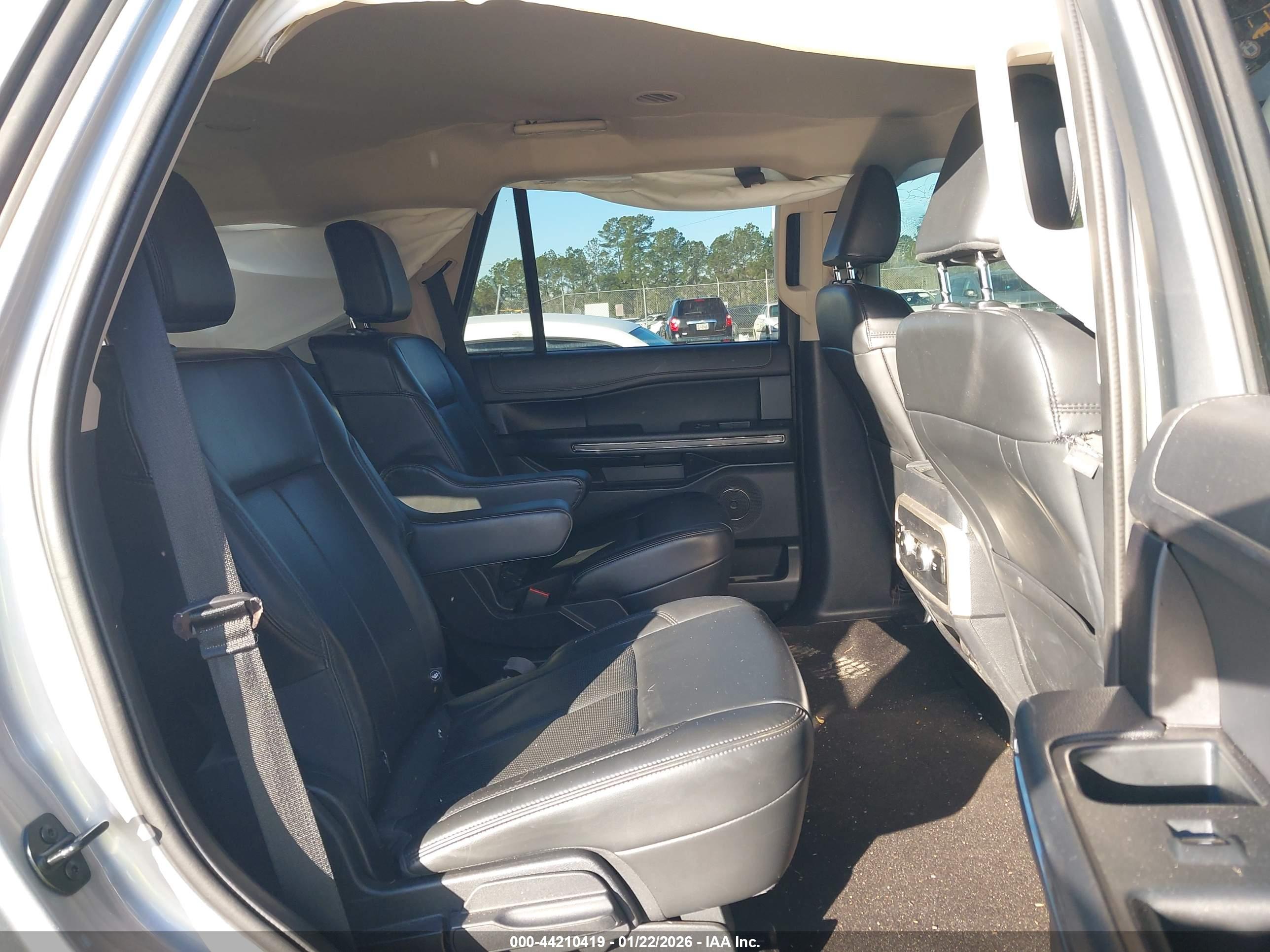 FORD EXPEDITION image 8