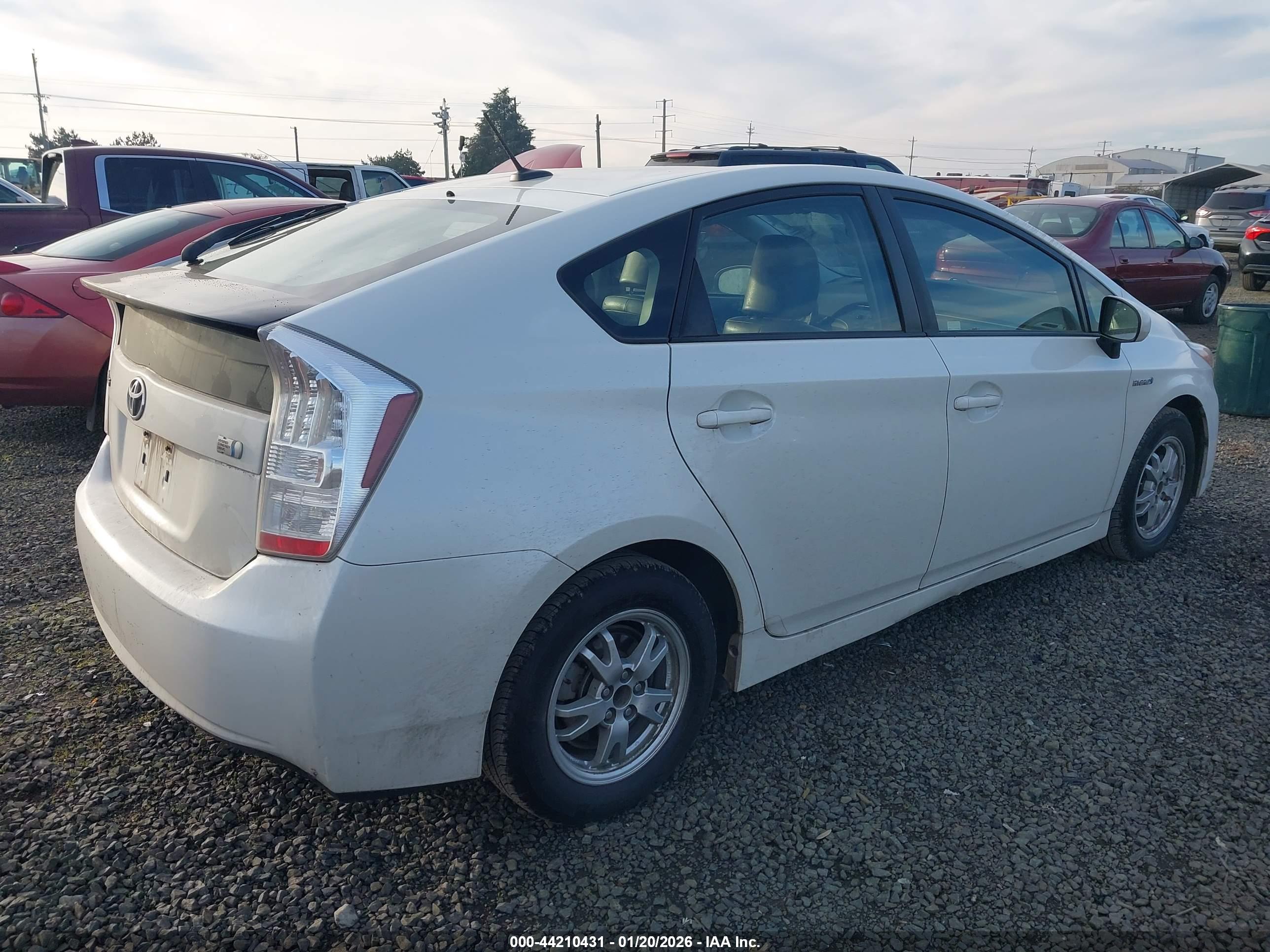 TOYOTA PRIUS image 4