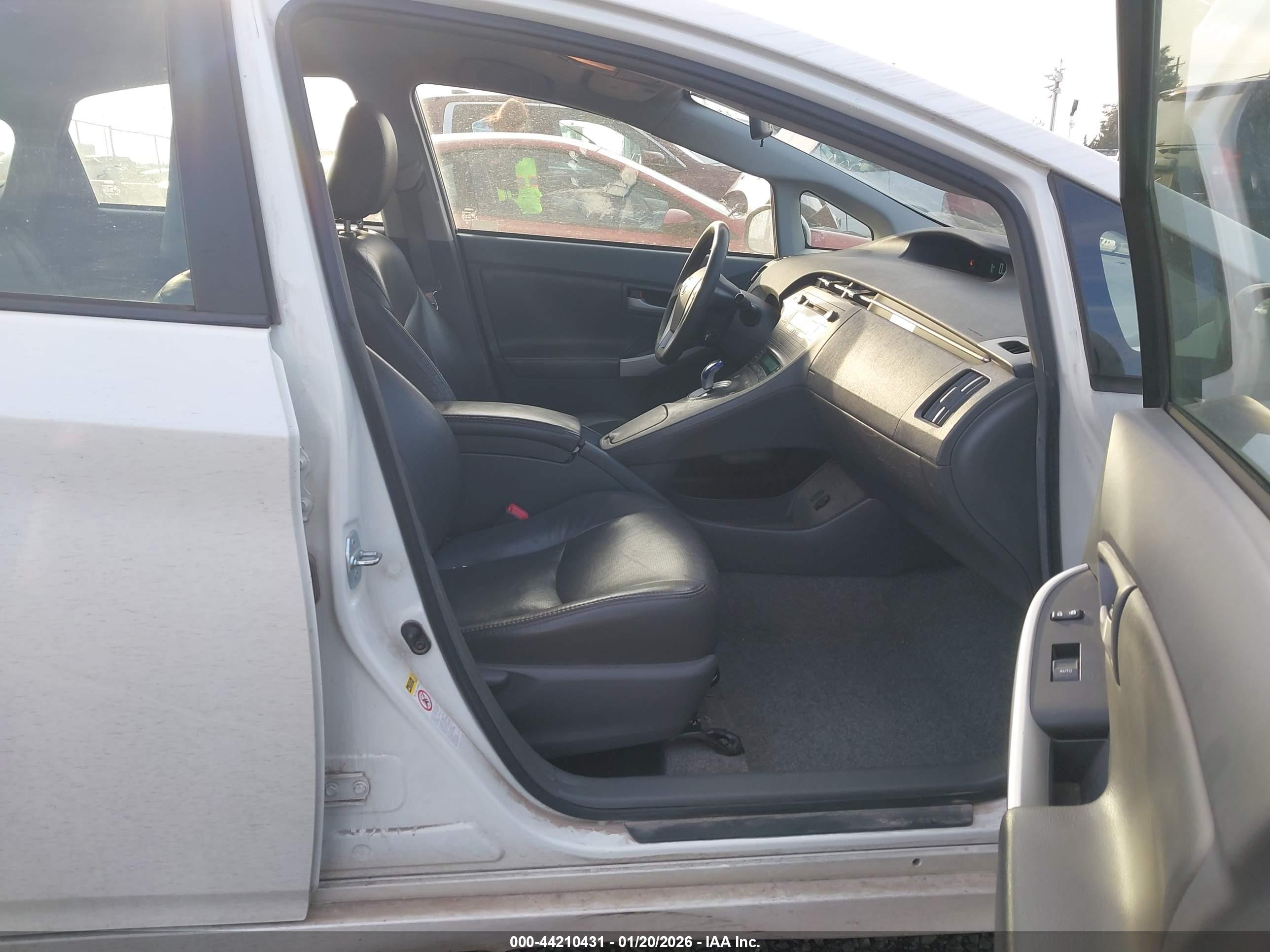 TOYOTA PRIUS image 5