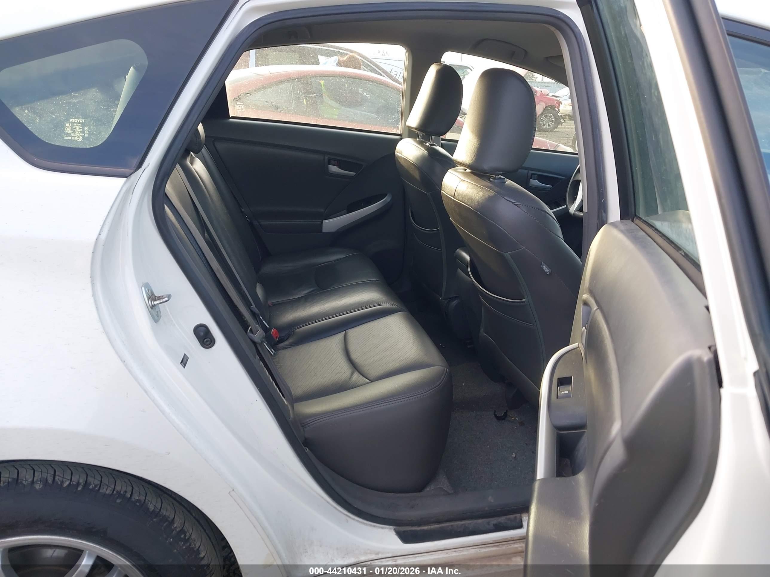 TOYOTA PRIUS image 8