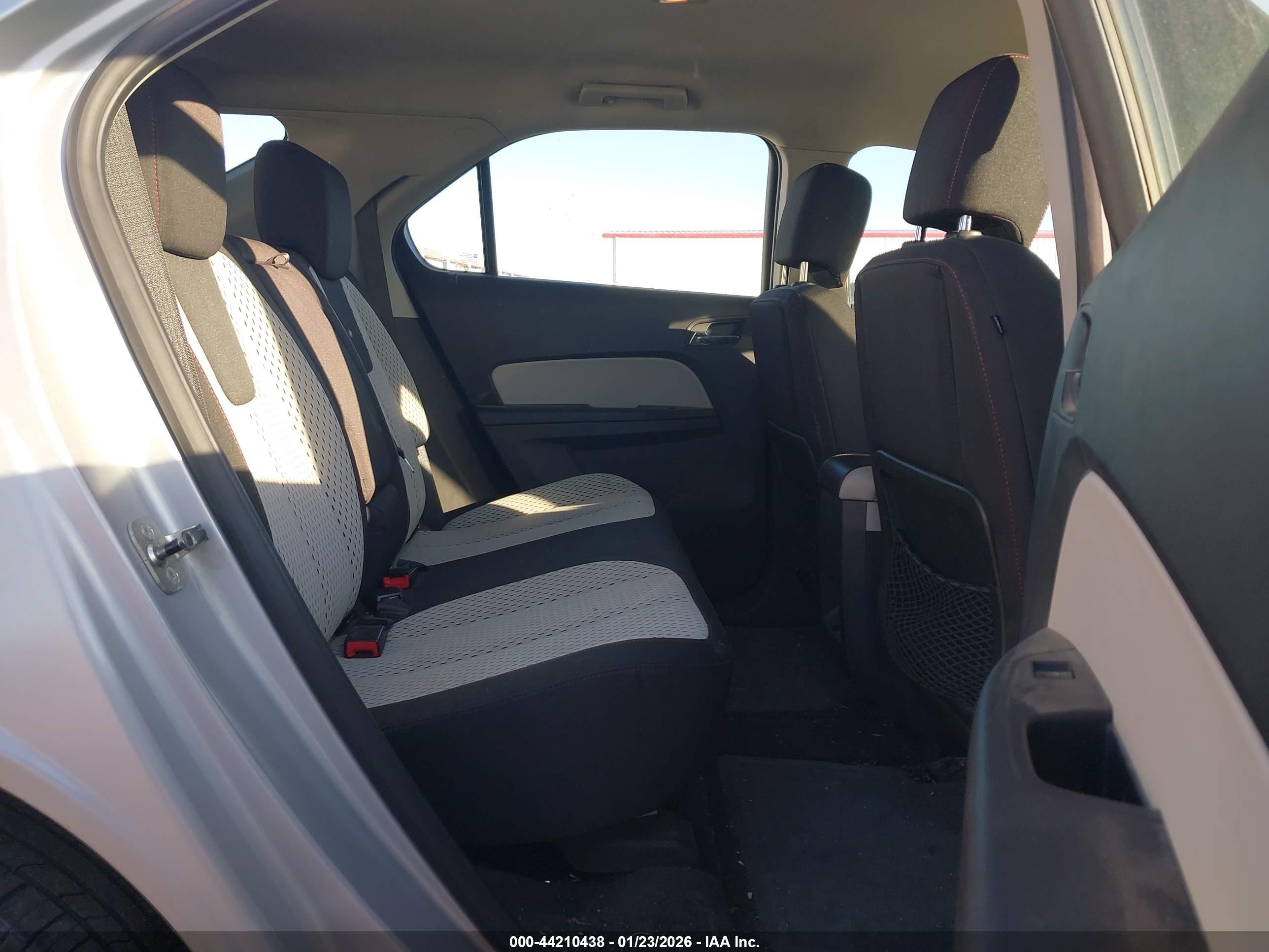 CHEVROLET EQUINOX image 8