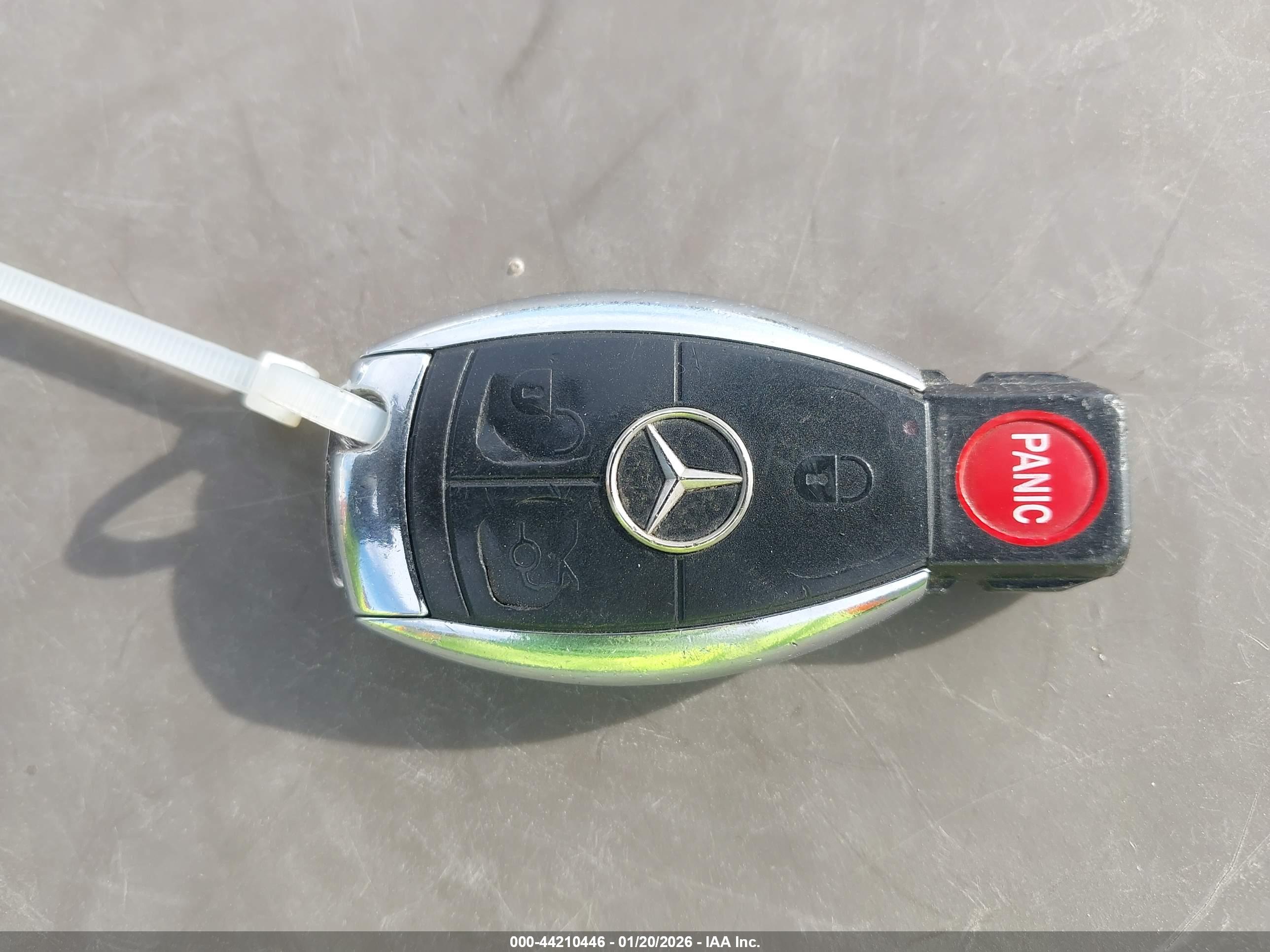 MERCEDES-BENZ E image 11