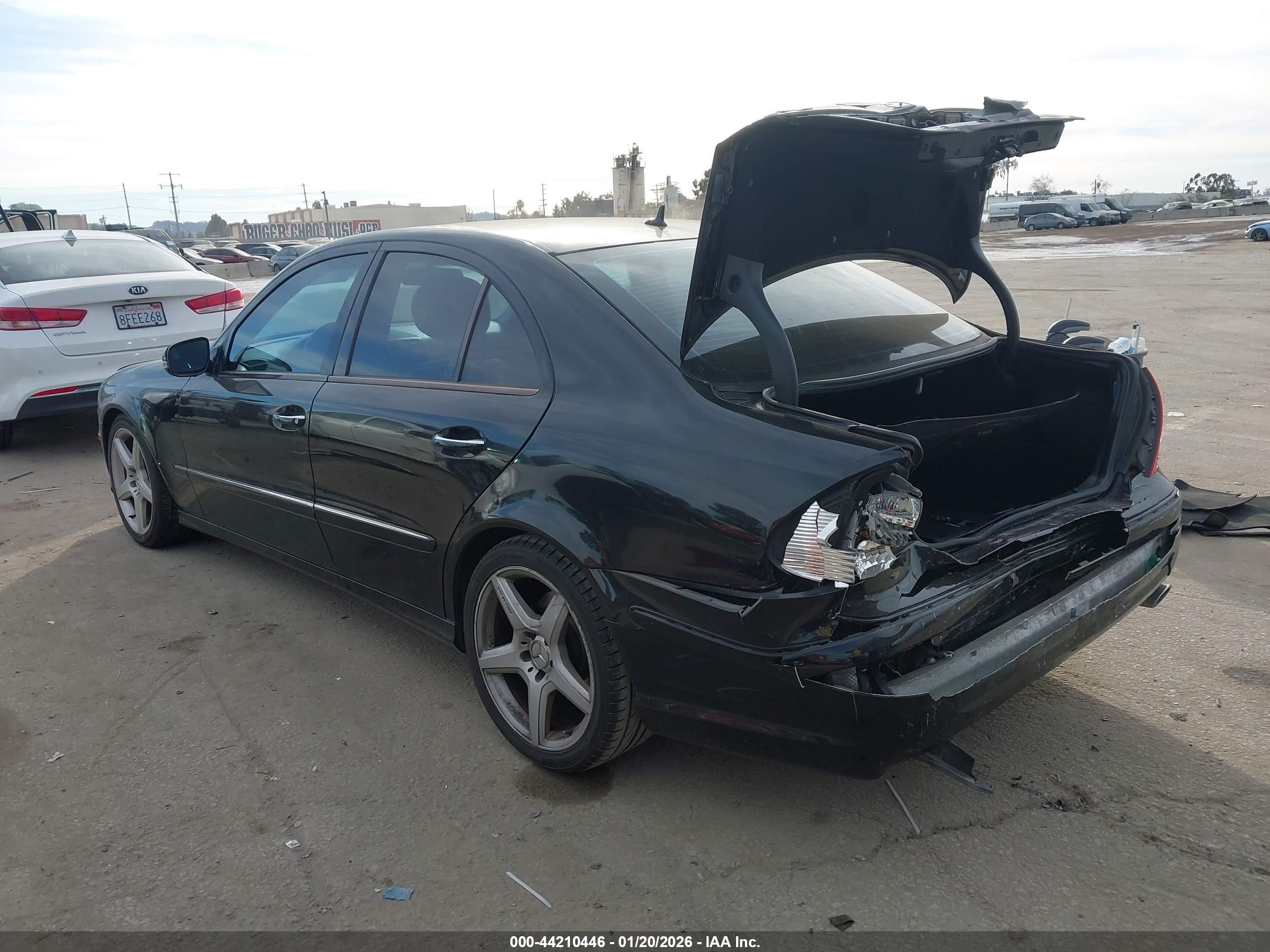 MERCEDES-BENZ E image 3