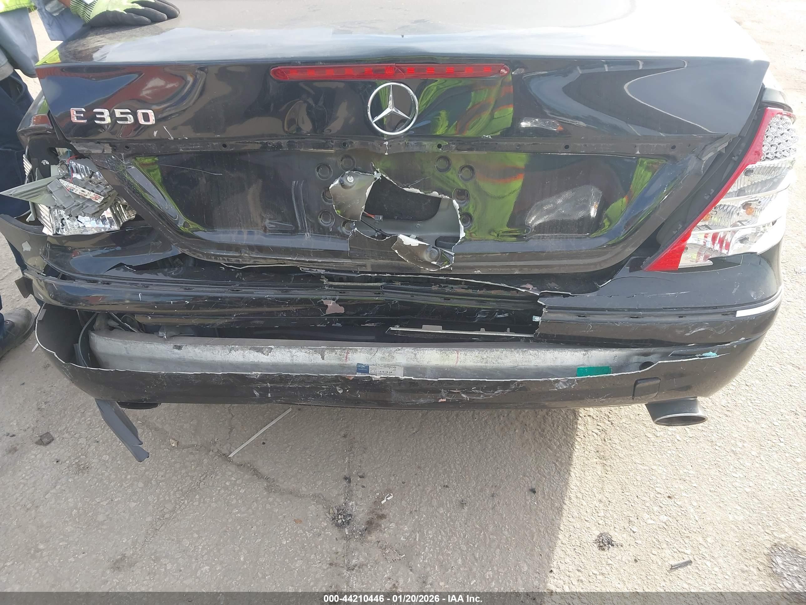 MERCEDES-BENZ E image 6