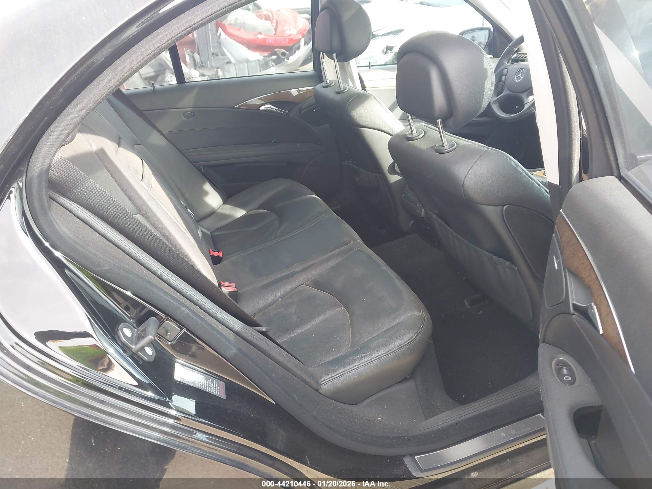 MERCEDES-BENZ E image 8