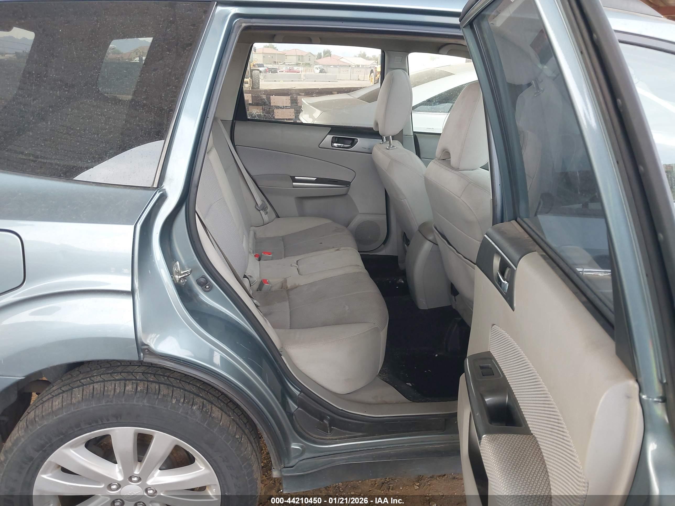 SUBARU FORESTER image 8
