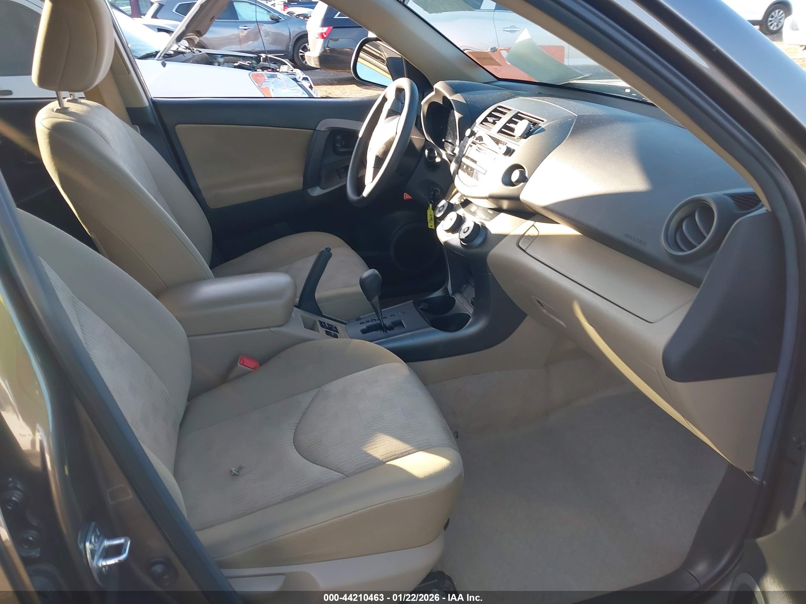 TOYOTA RAV4 image 5