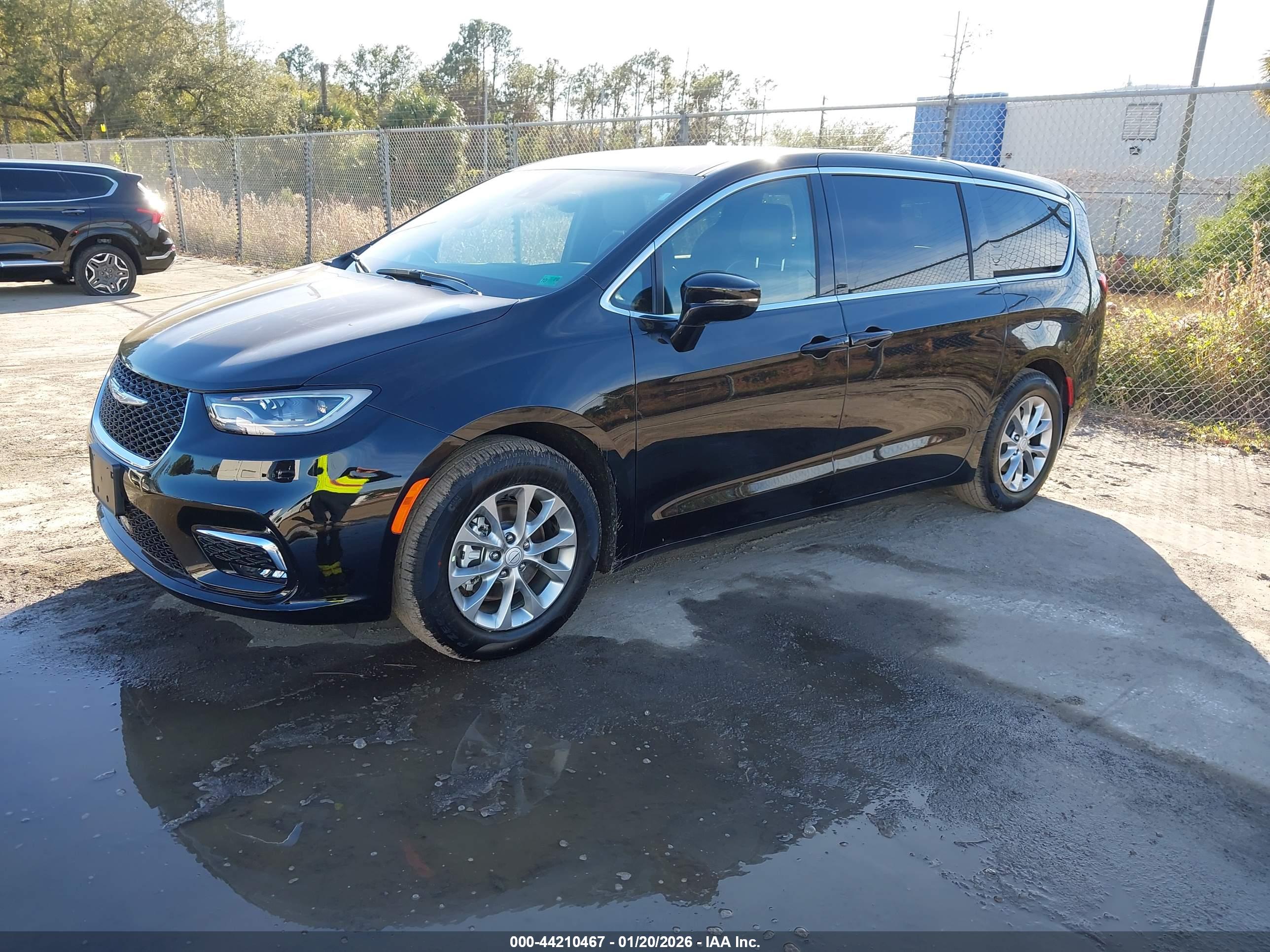 CHRYSLER PACIFICA image 2