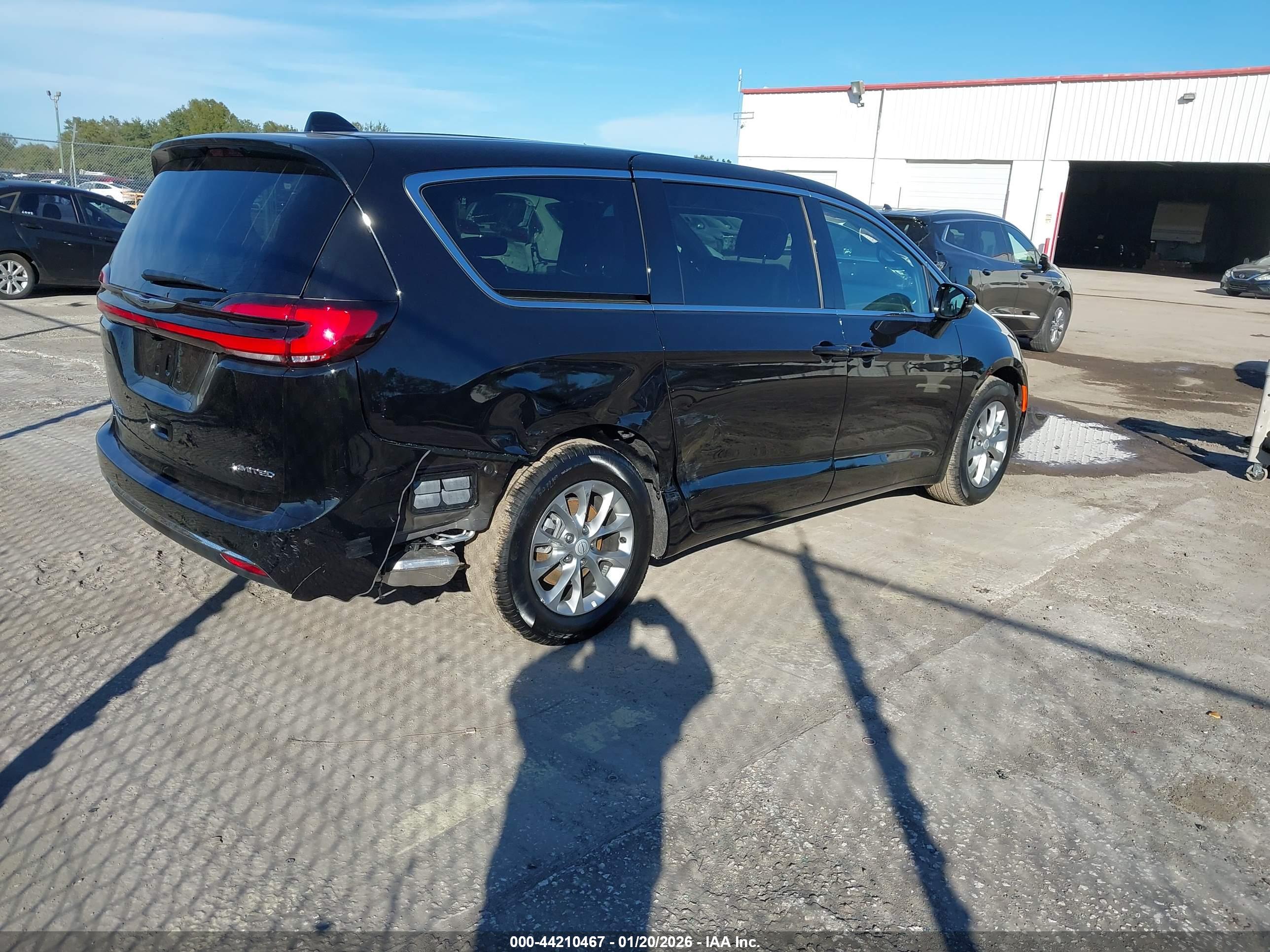 CHRYSLER PACIFICA image 4