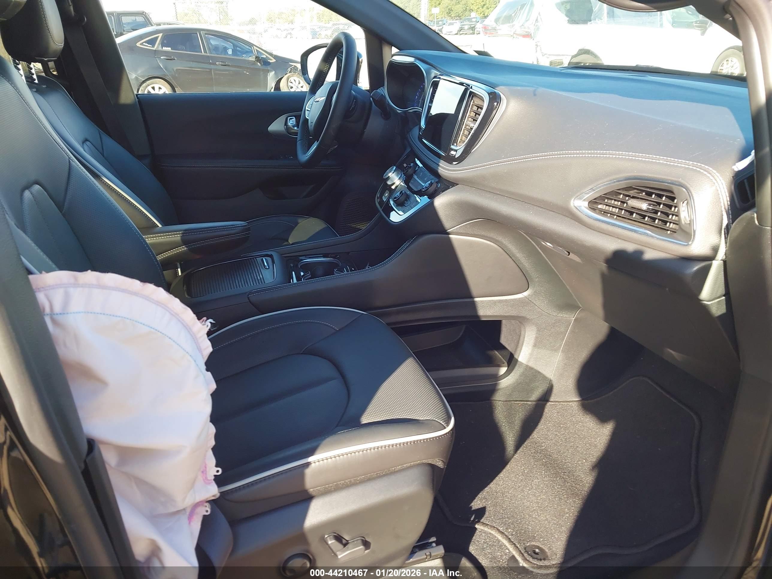 CHRYSLER PACIFICA image 5