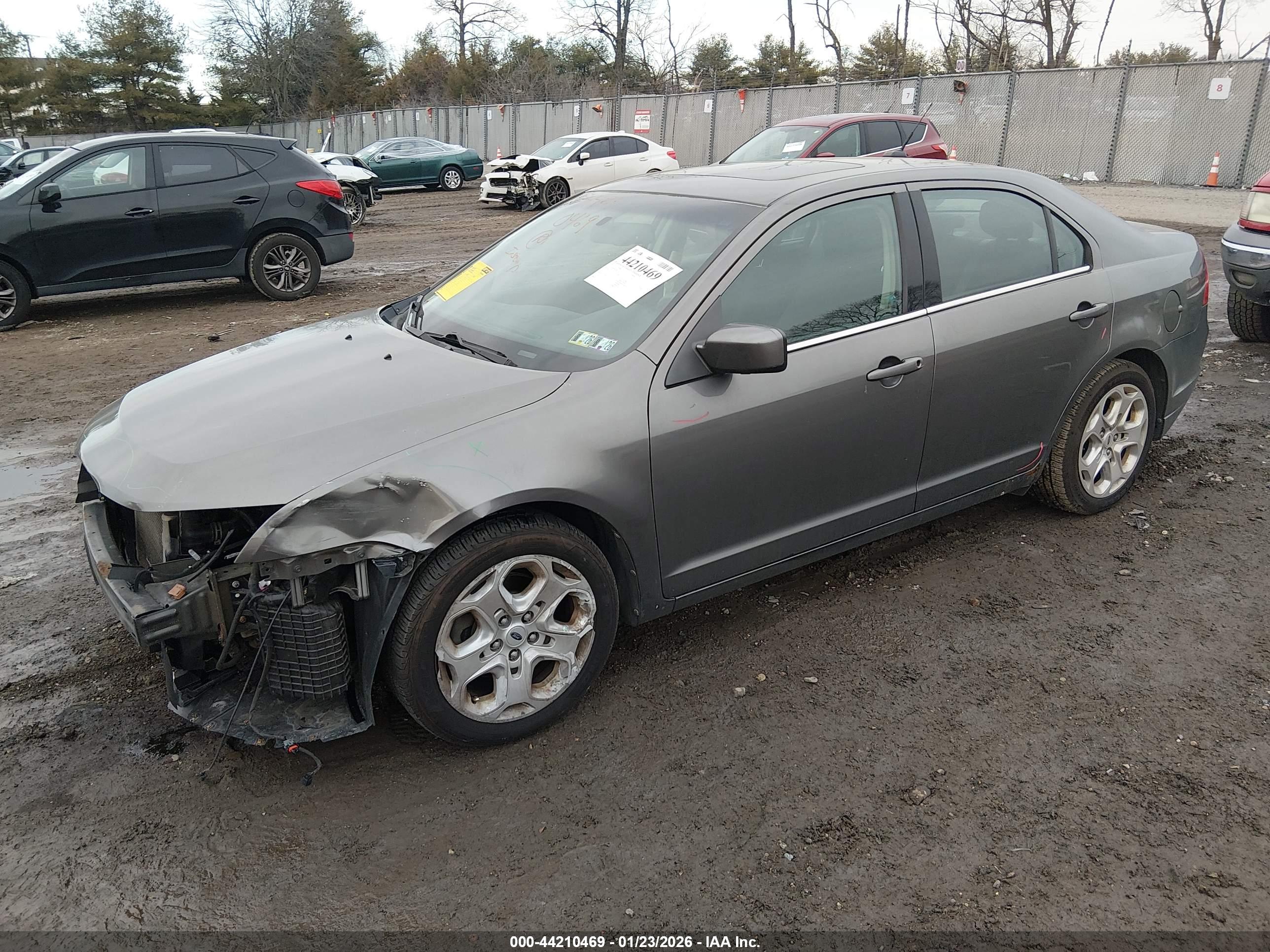 FORD FUSION image 2