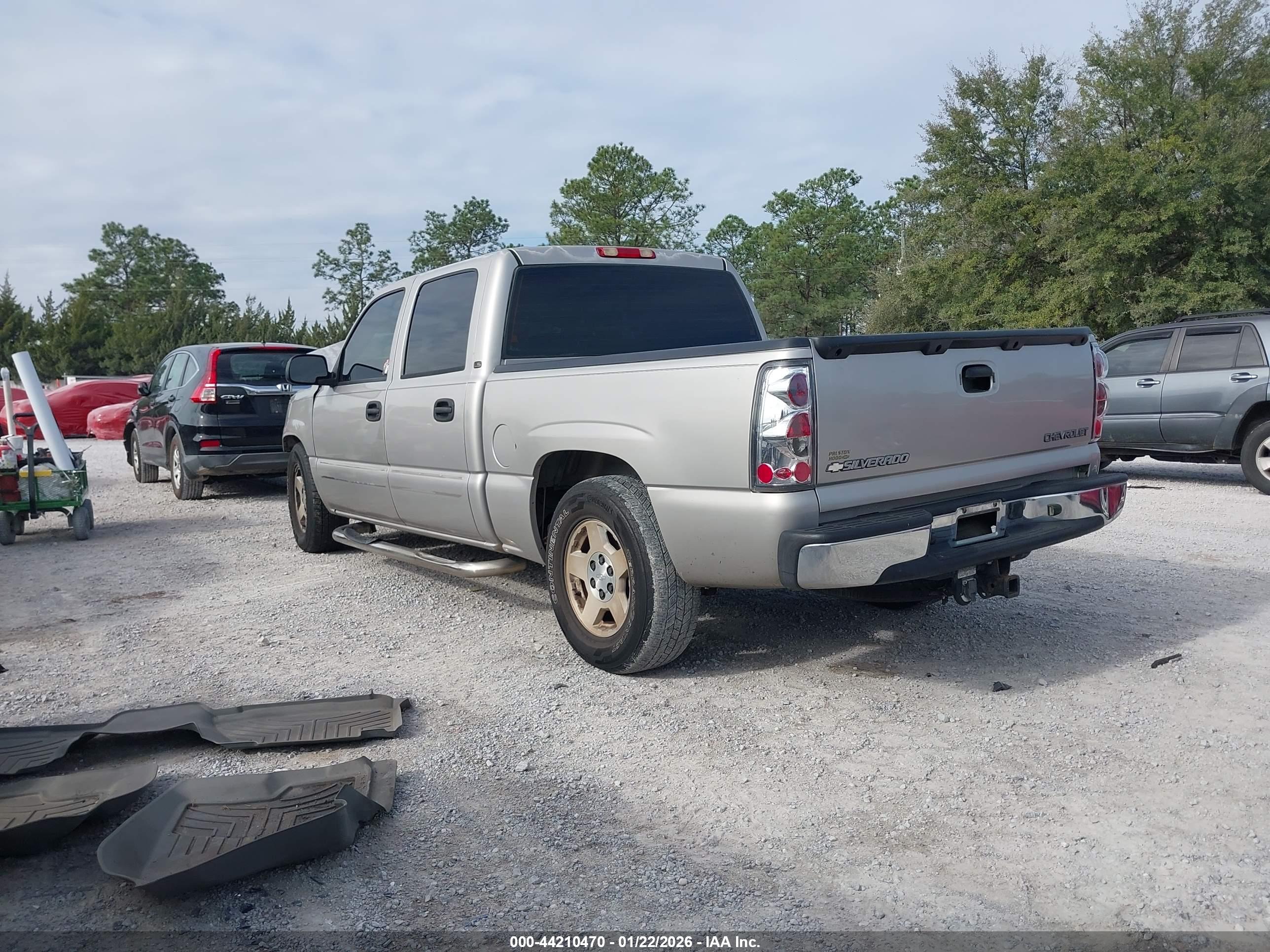 CHEVROLET SILVERADO image 3