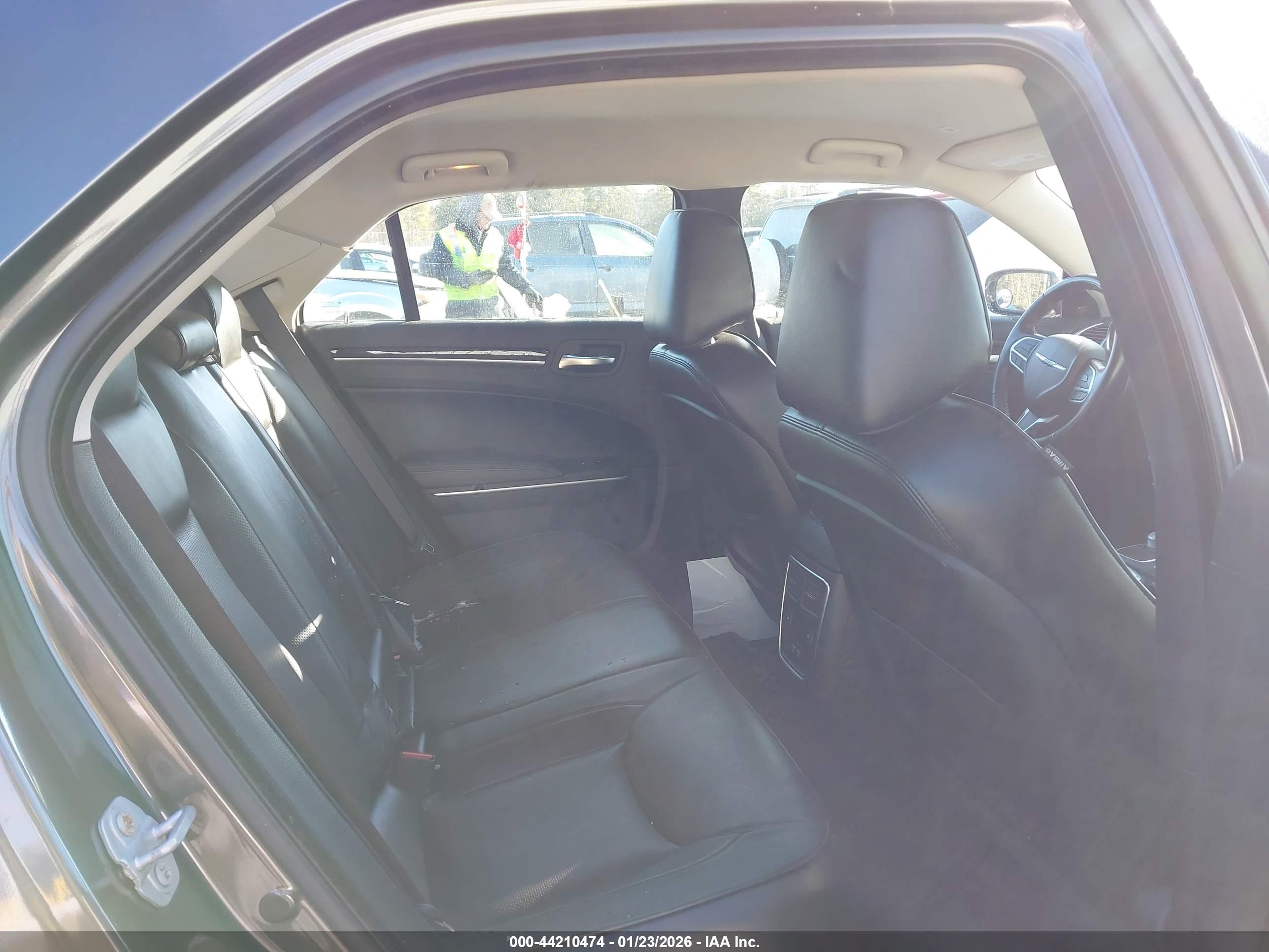 CHRYSLER 300 image 8