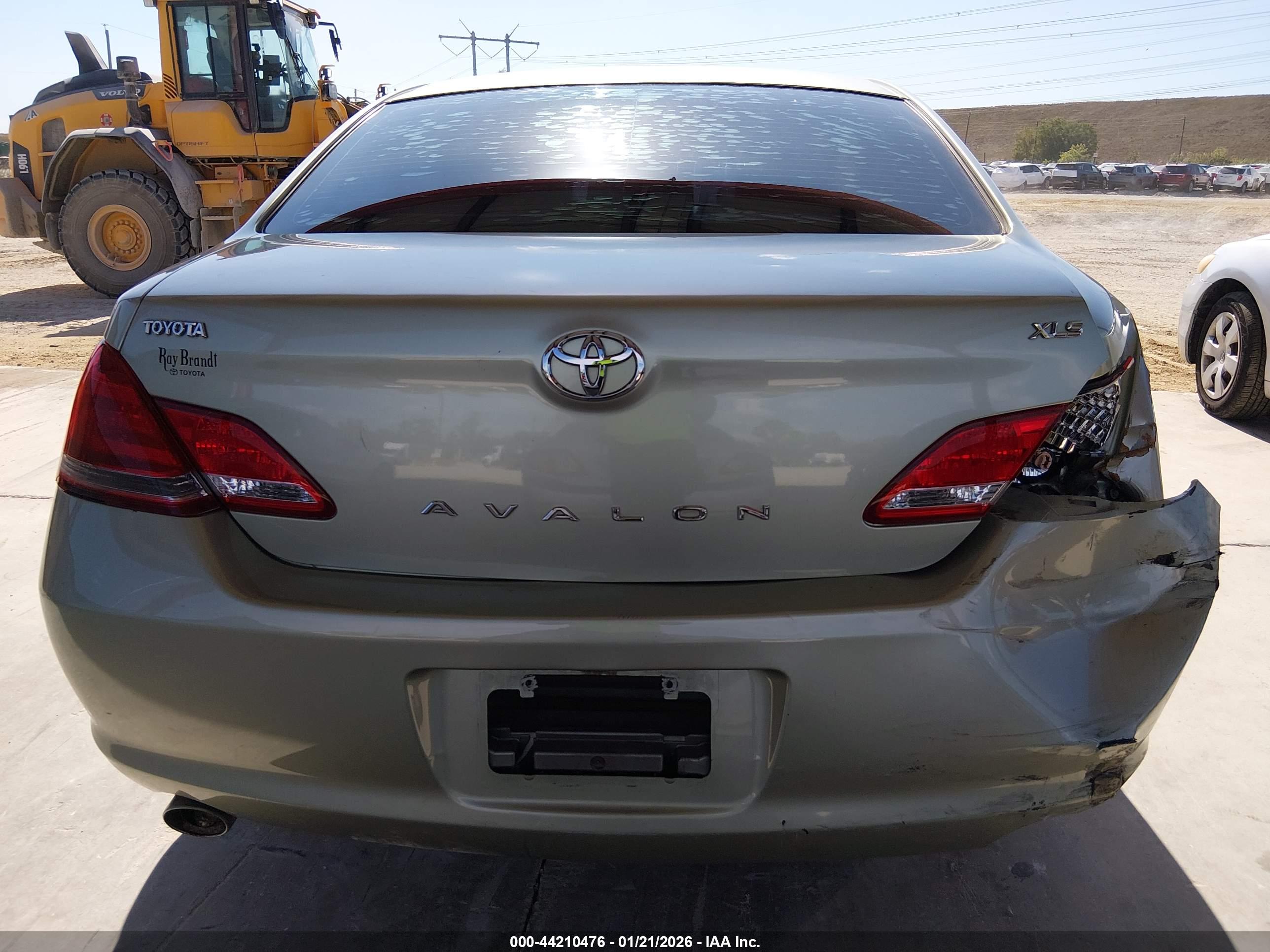 TOYOTA AVALON image 6