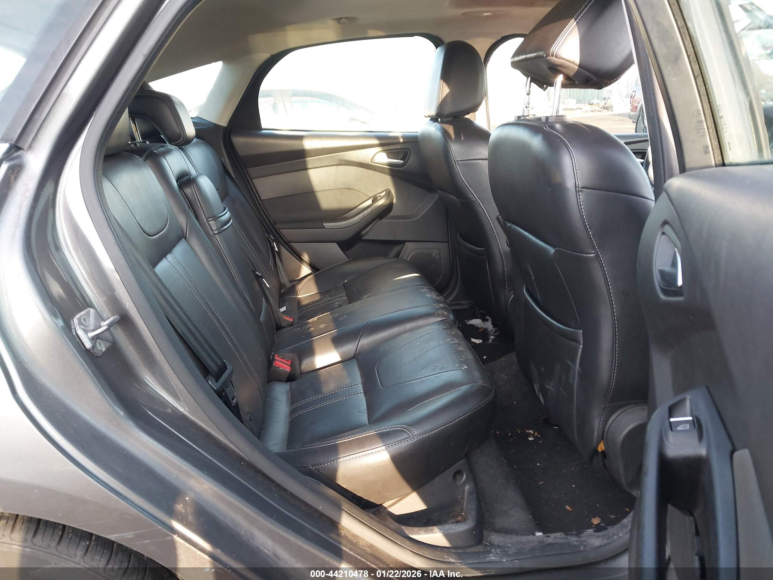 FORD FOCUS image 8