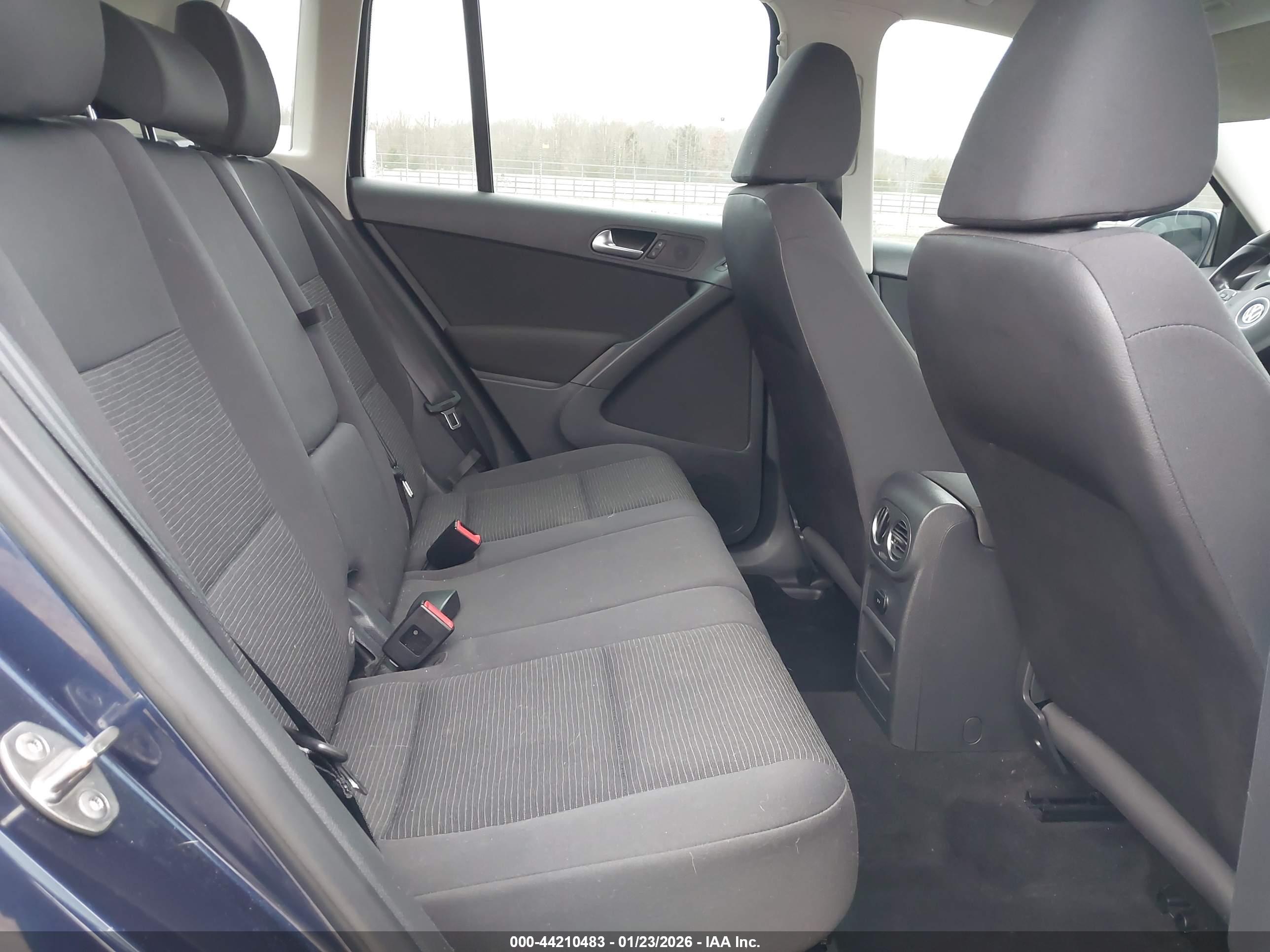 VOLKSWAGEN TIGUAN image 8