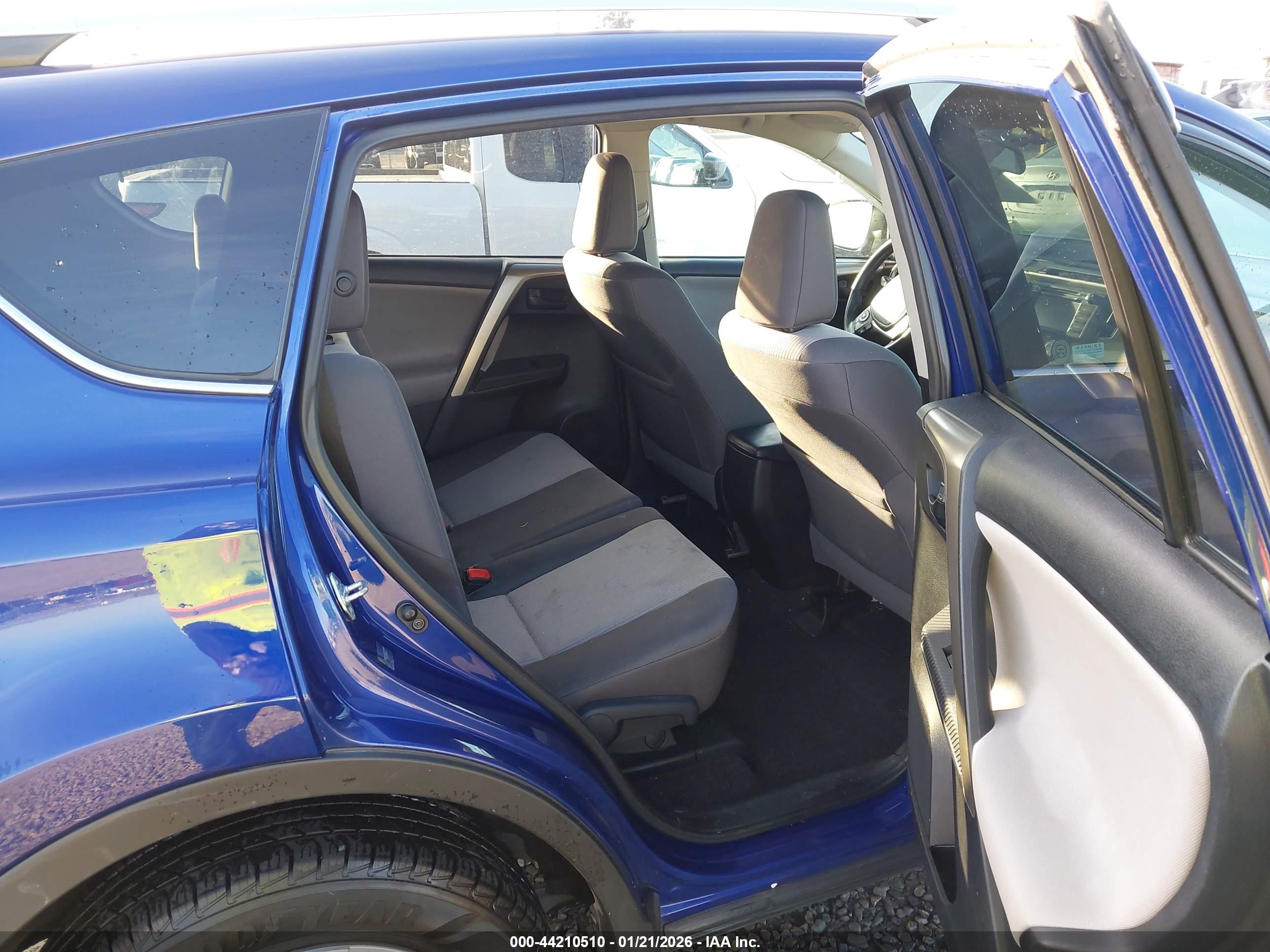TOYOTA RAV4 image 8