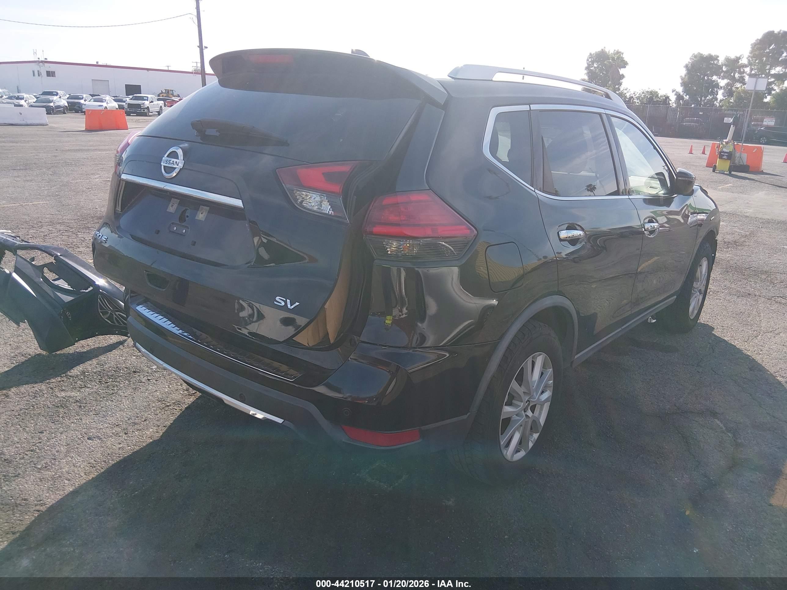 NISSAN ROGUE image 4