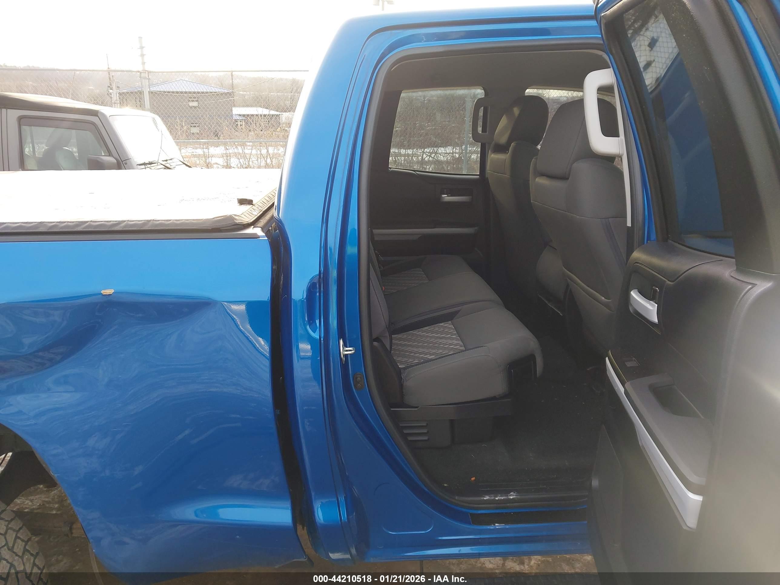 TOYOTA TUNDRA image 8