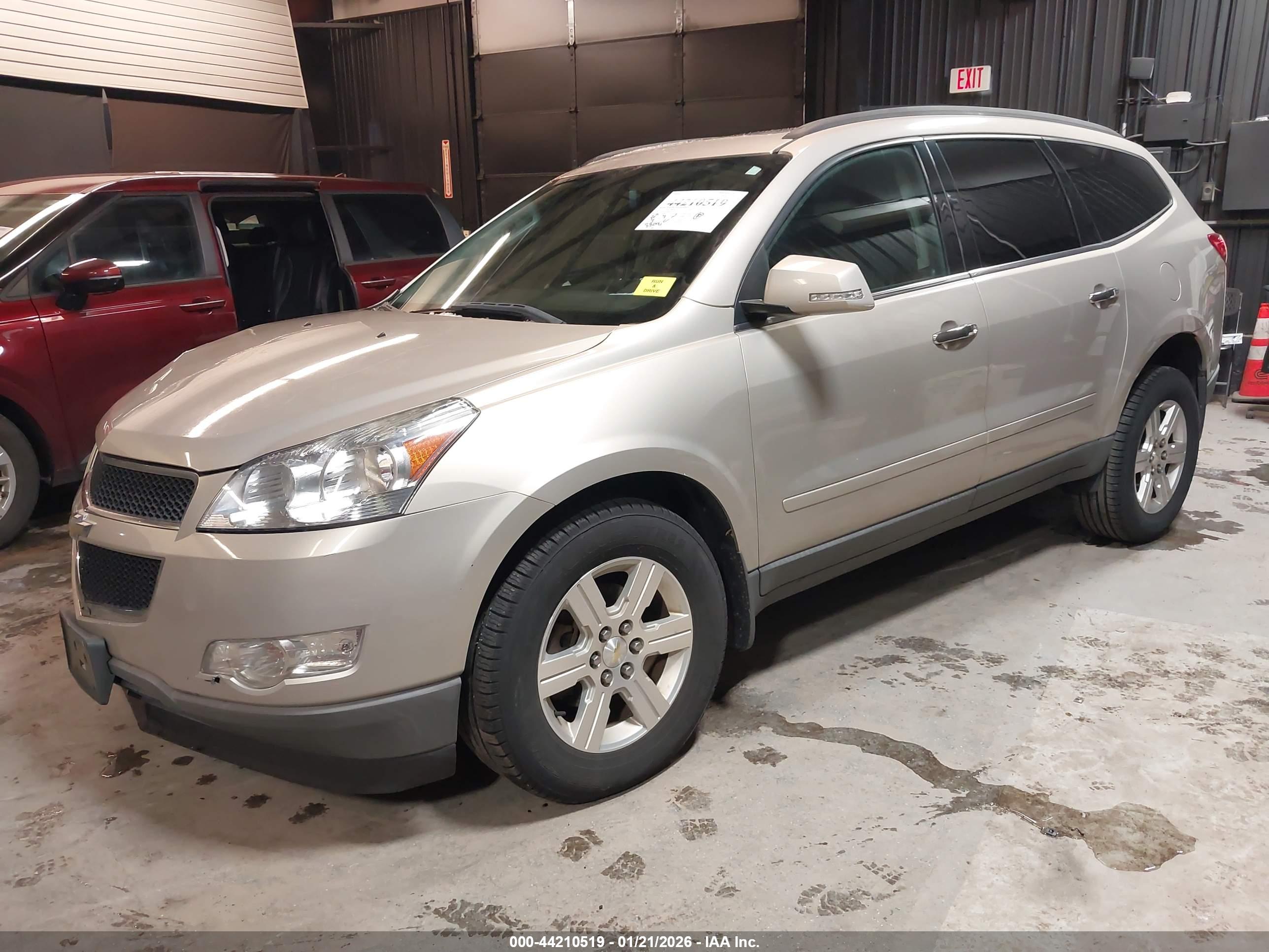 CHEVROLET TRAVERSE image 2