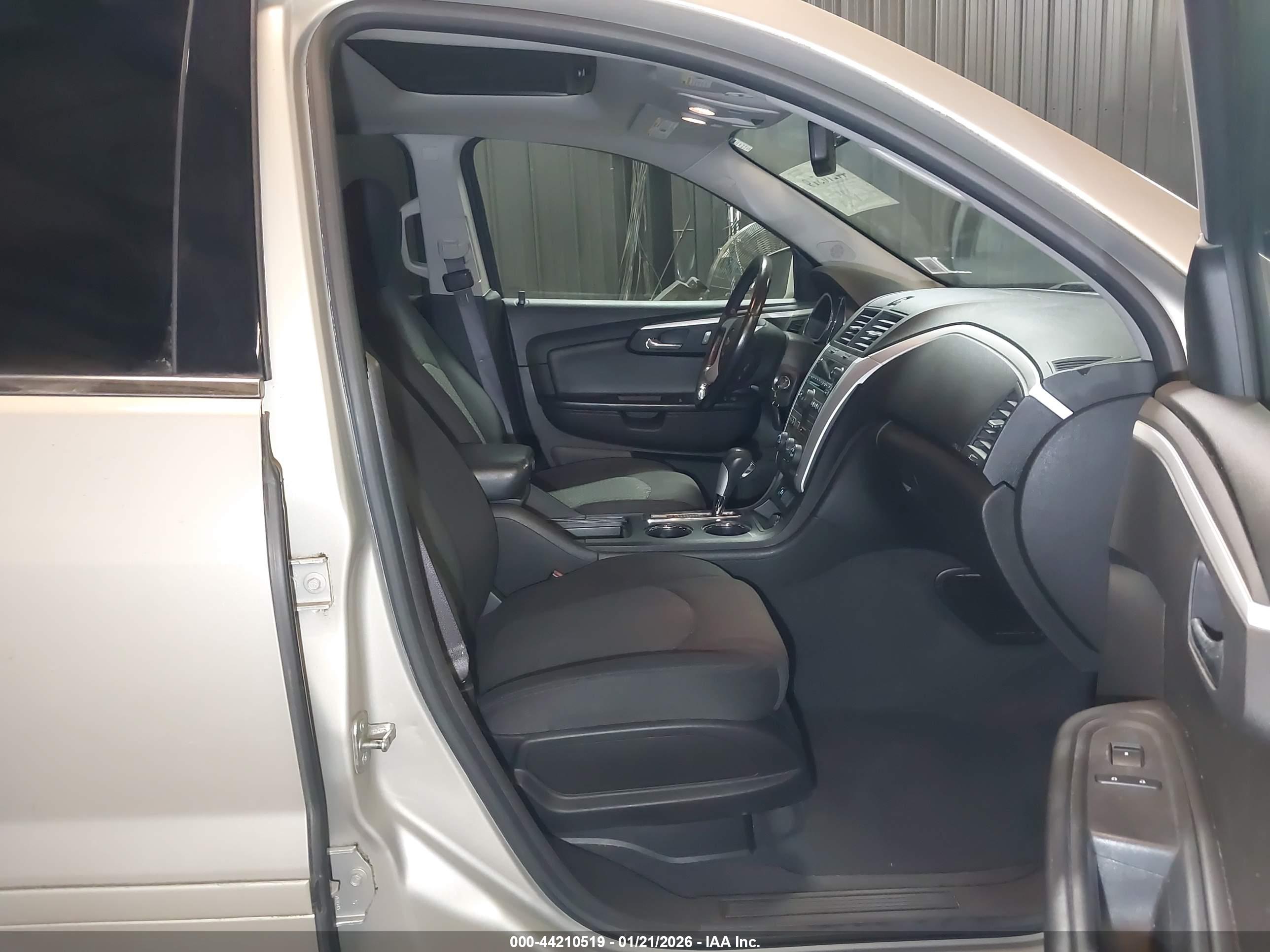 CHEVROLET TRAVERSE image 5