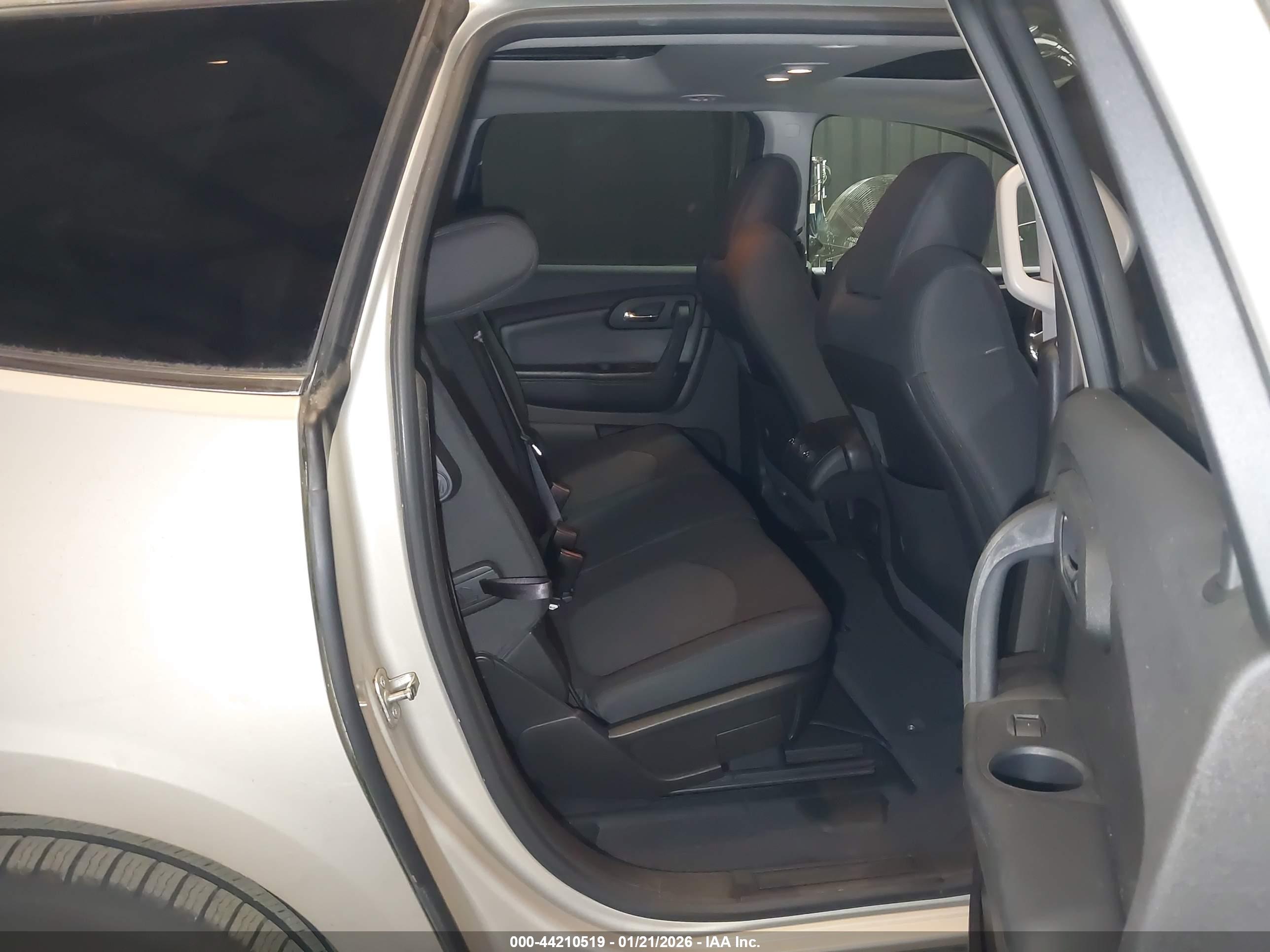 CHEVROLET TRAVERSE image 8