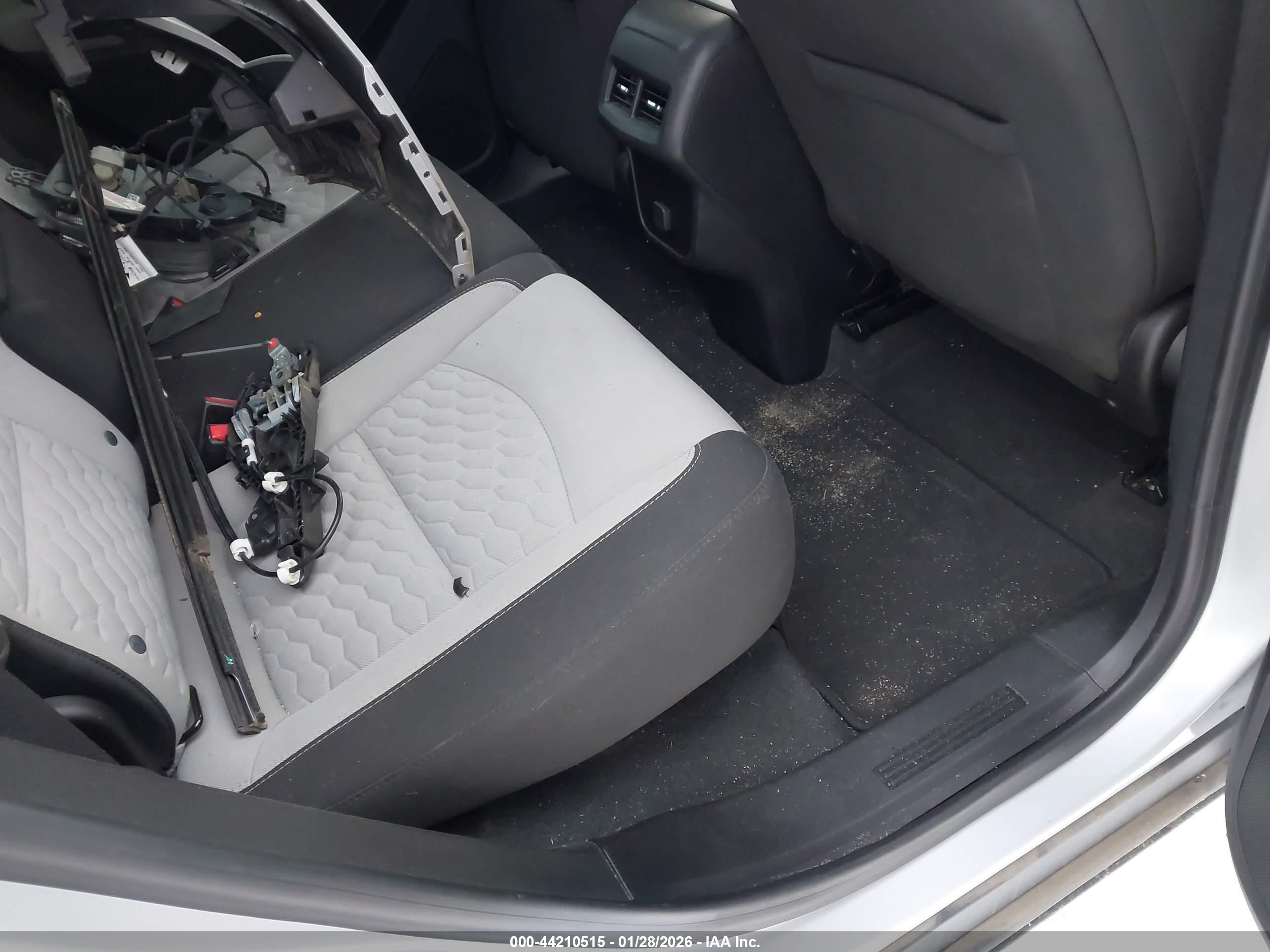 CHEVROLET EQUINOX image 8