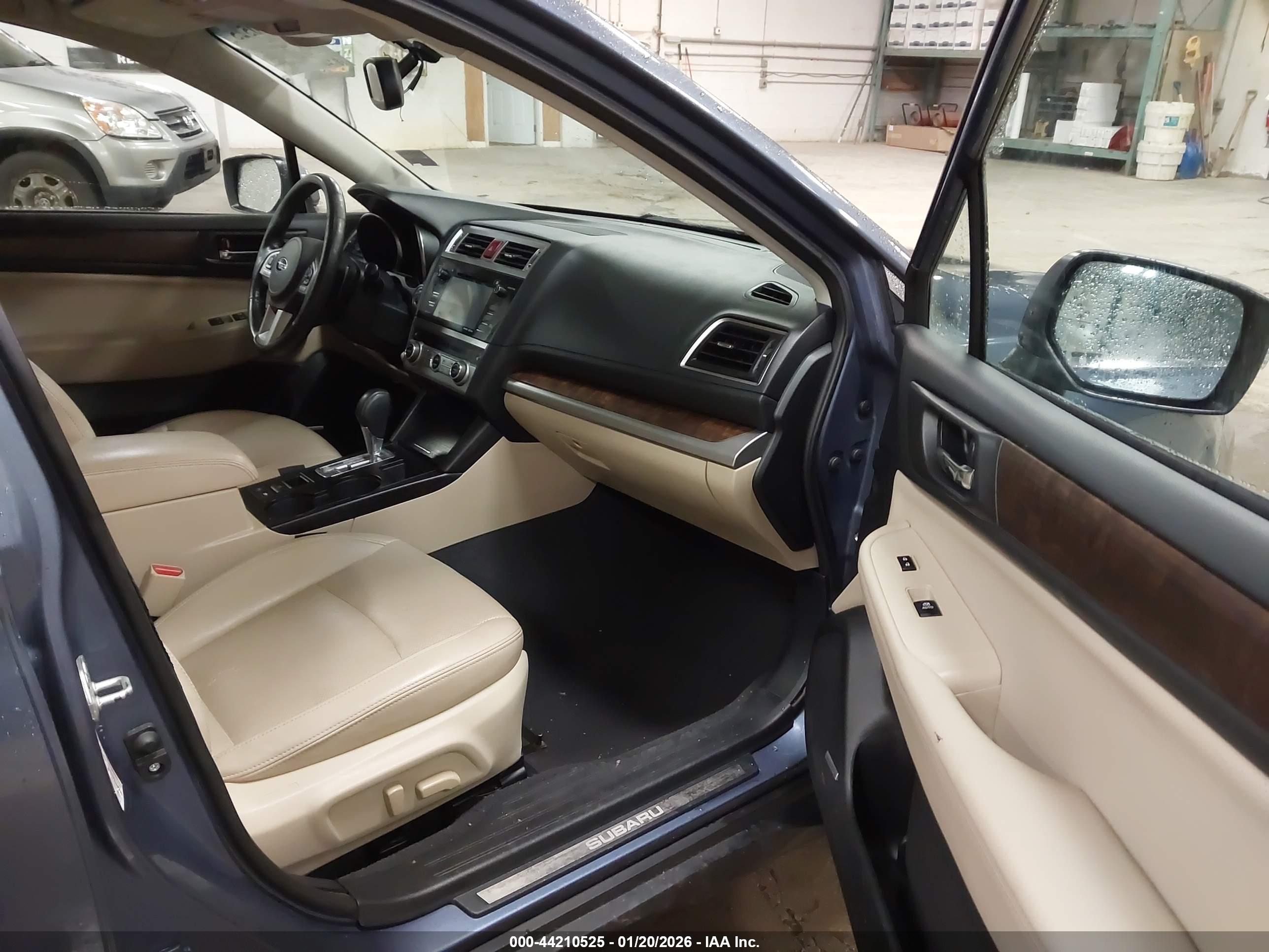 SUBARU OUTBACK image 5