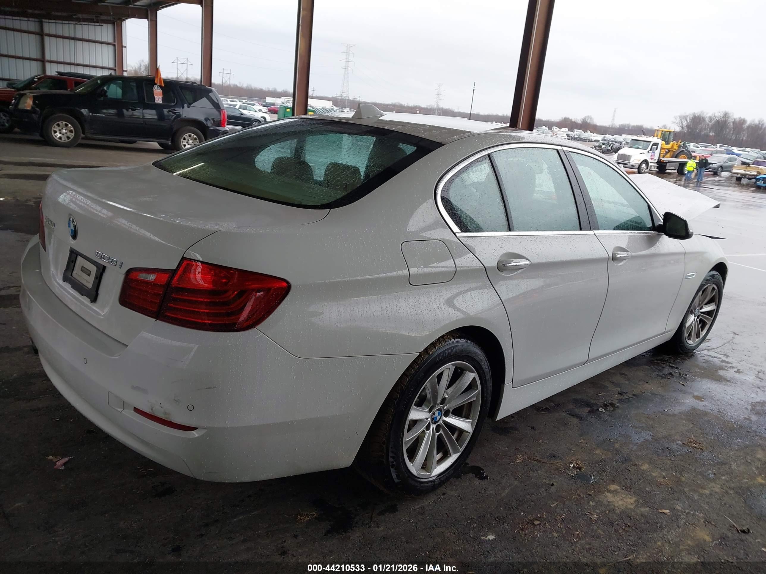 BMW 528I image 4