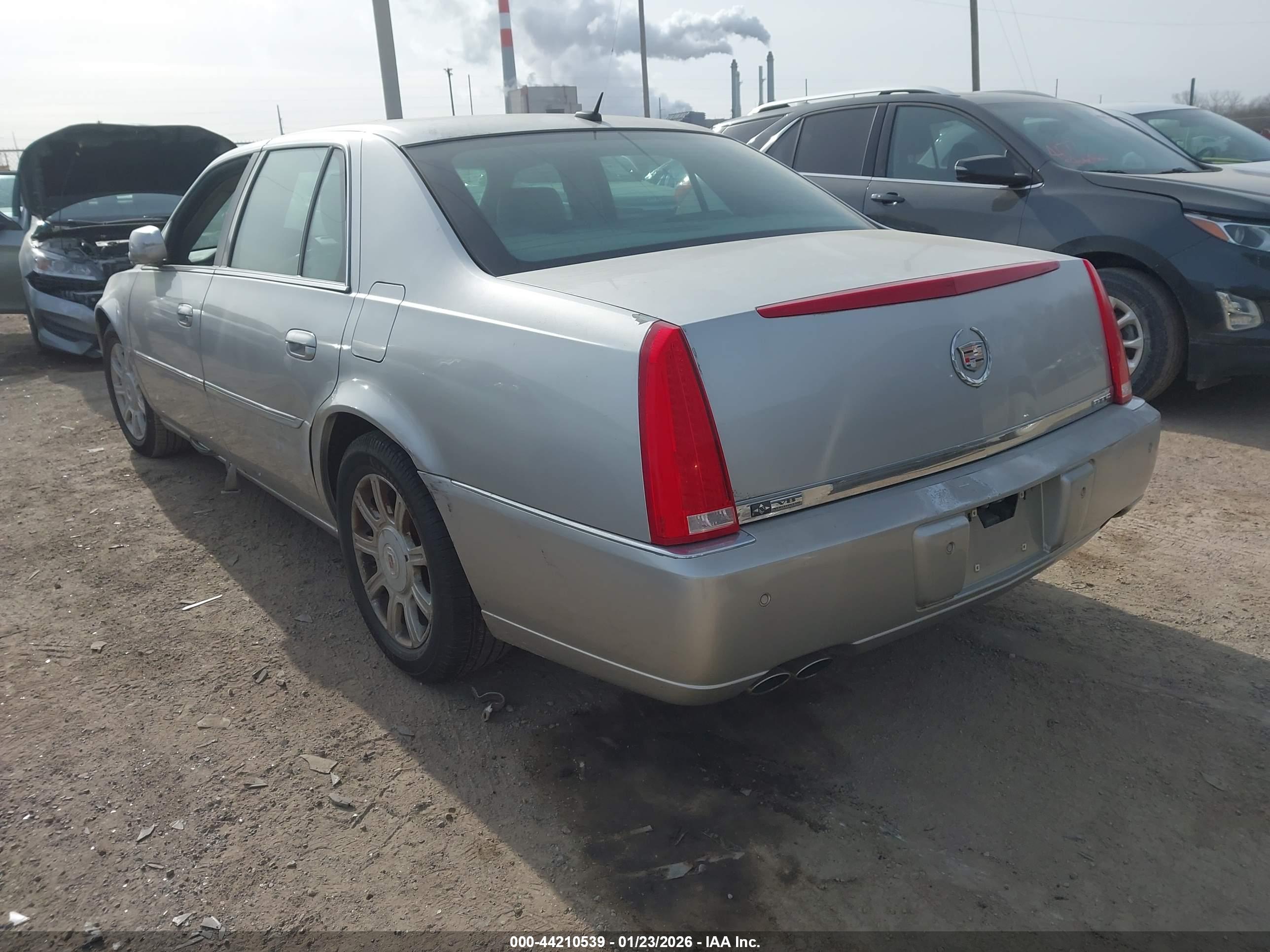 CADILLAC DTS image 3