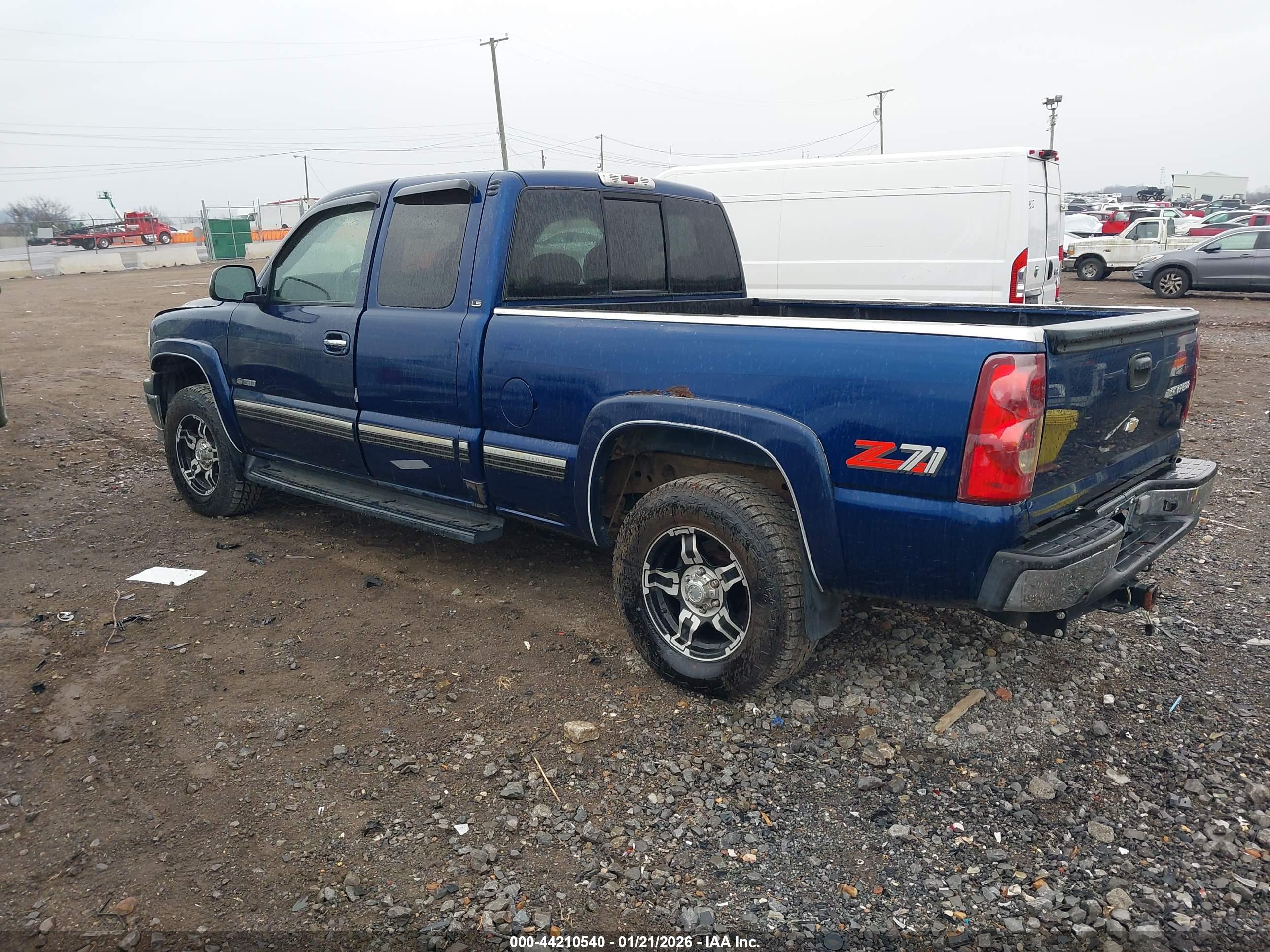 CHEVROLET SILVERADO image 3