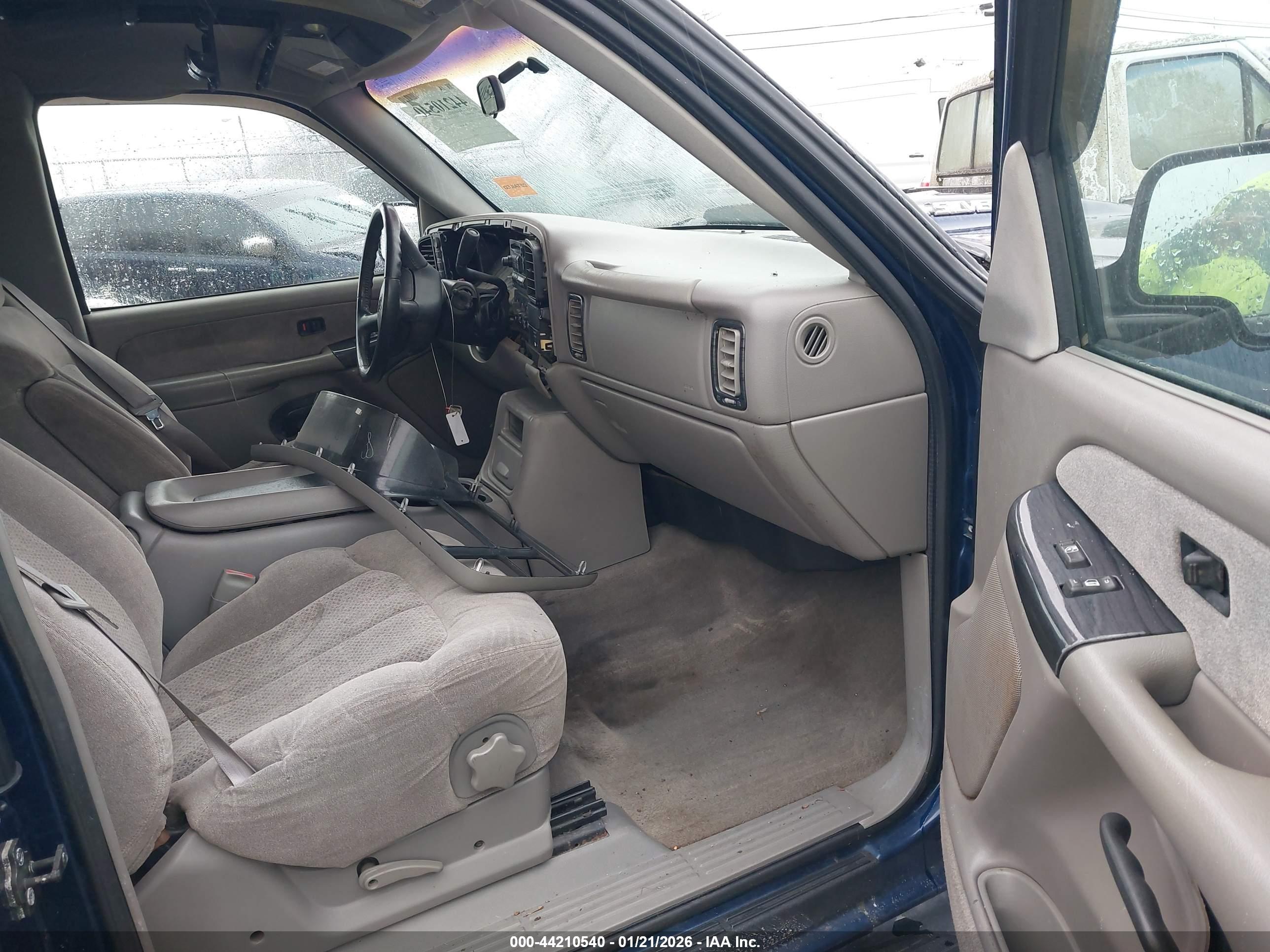 CHEVROLET SILVERADO image 5