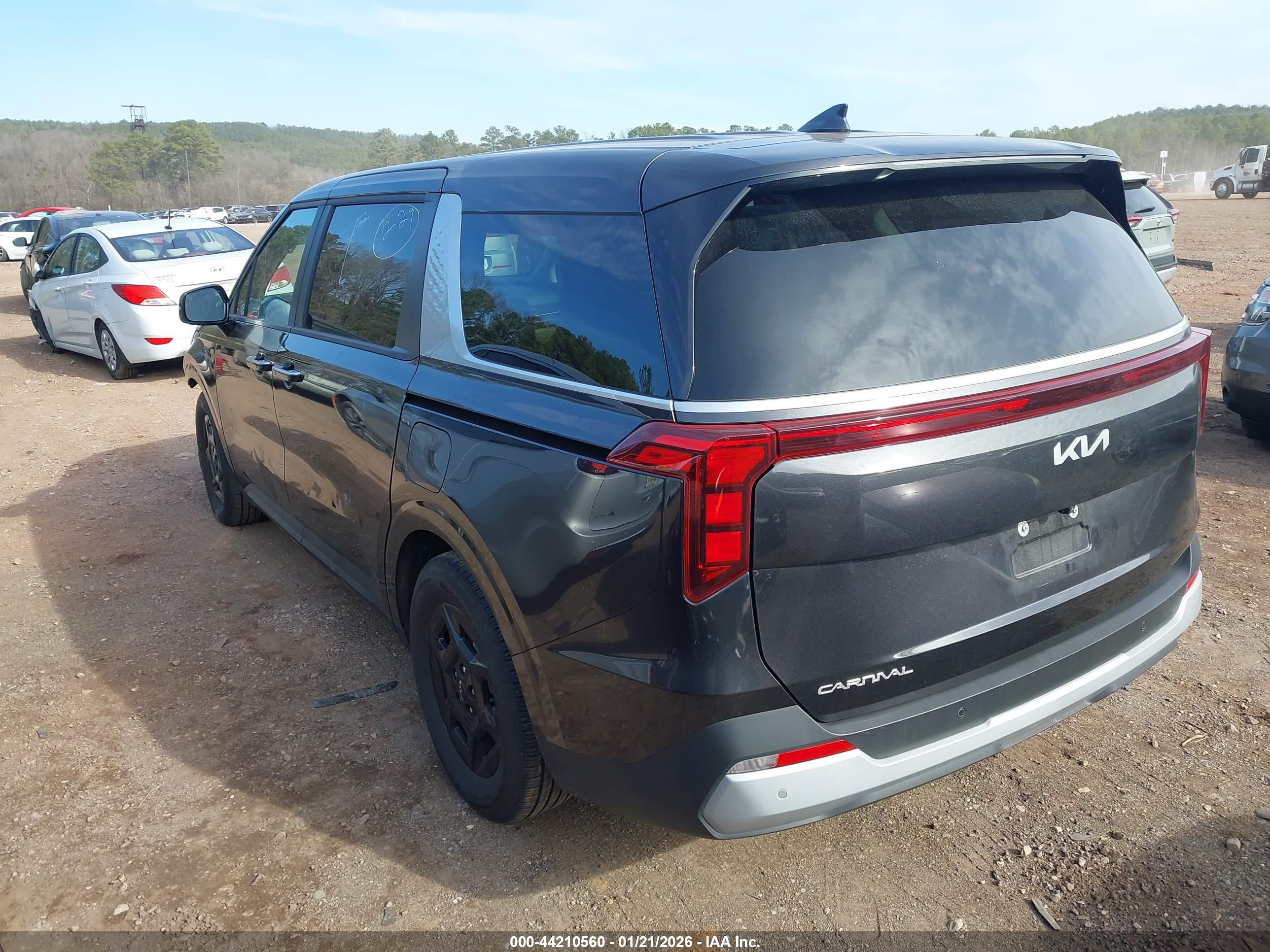 KIA CARNIVAL image 3